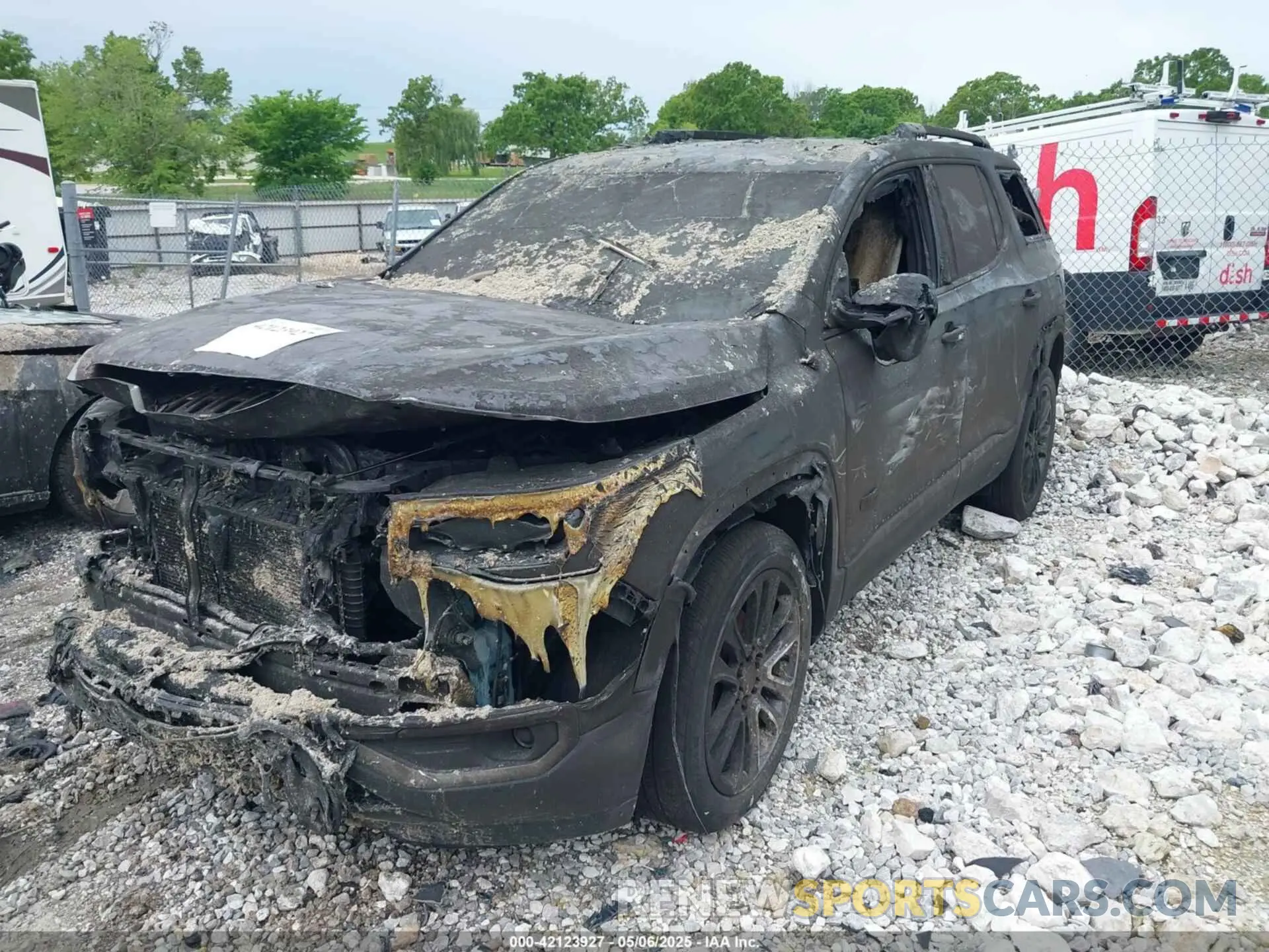 2 fotografías del automóvil dañado 1GKKNVLS6KZ158317 GMC ACADIA 2019