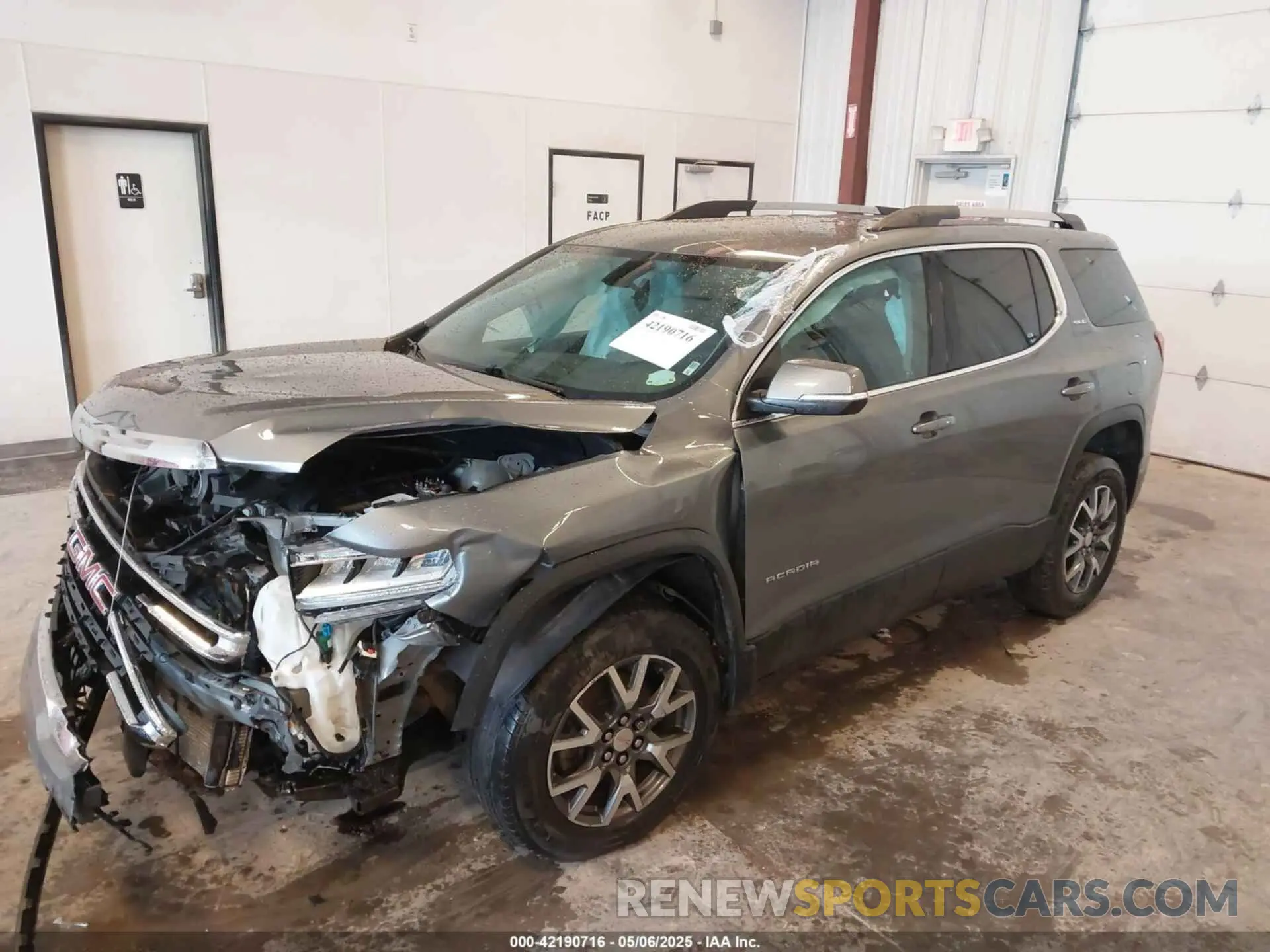 2 fotografías del automóvil dañado 1GKKNKLS2LZ186745 GMC ACADIA 2020