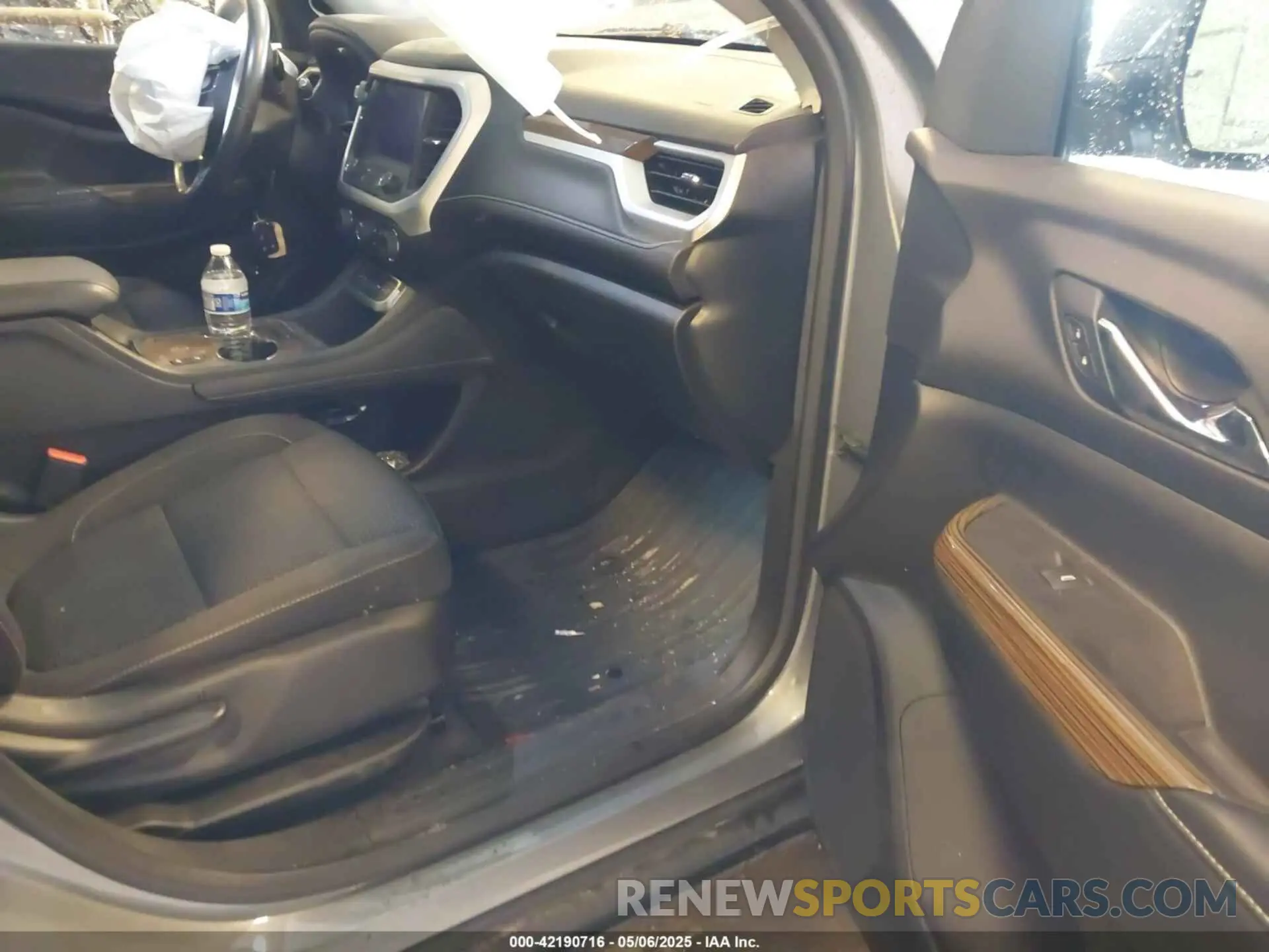 5 fotografías del automóvil dañado 1GKKNKLS2LZ186745 GMC ACADIA 2020