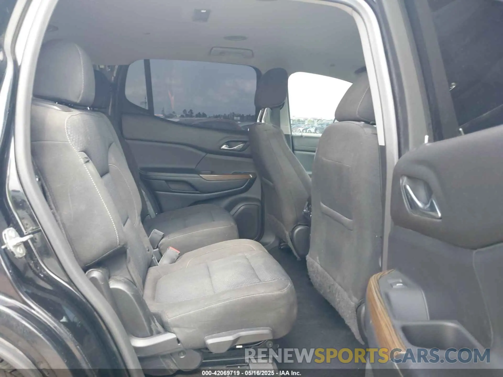 8 fotografías del automóvil dañado 1GKKNKLS4LZ128815 GMC ACADIA 2020