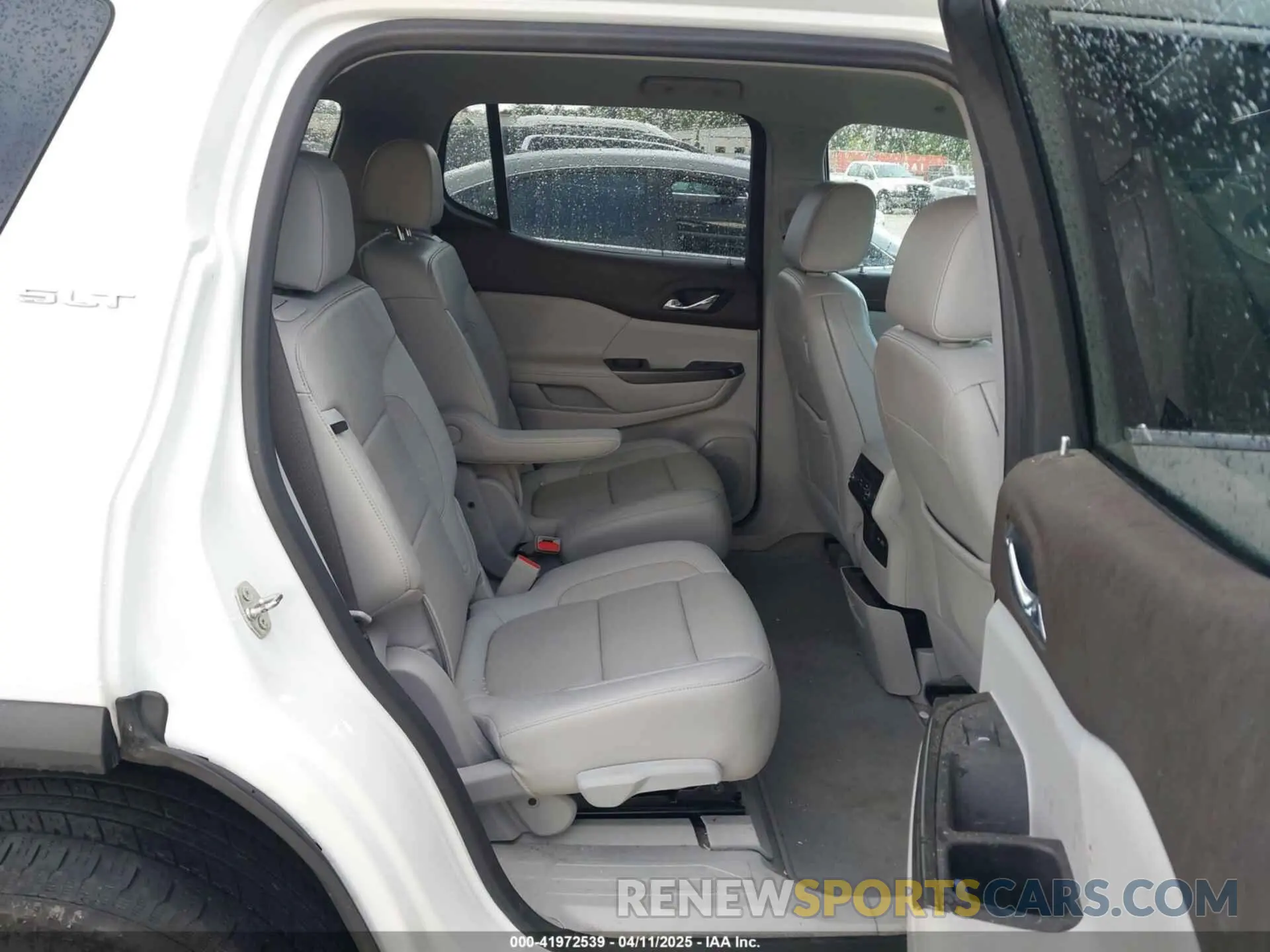 8 fotografías del automóvil dañado 1GKKNML44LZ203820 GMC ACADIA 2020