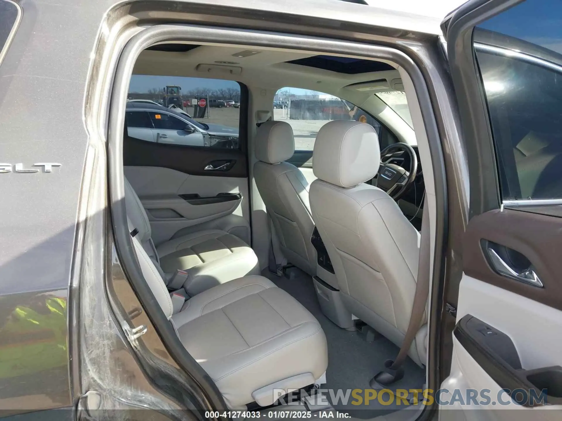 8 fotografías del automóvil dañado 1GKKNMLS7LZ153008 GMC ACADIA 2020