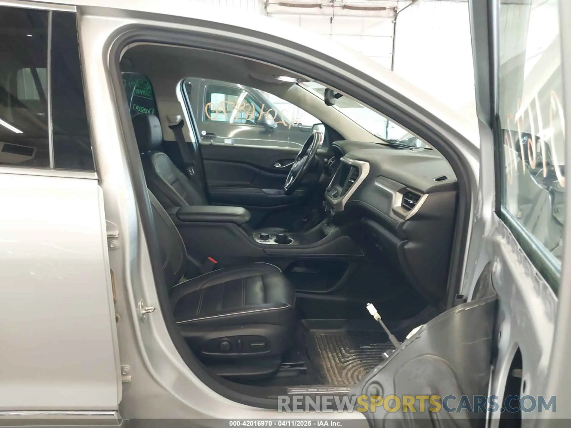 5 fotografías del automóvil dañado 1GKKNXLS8LZ123453 GMC ACADIA 2020