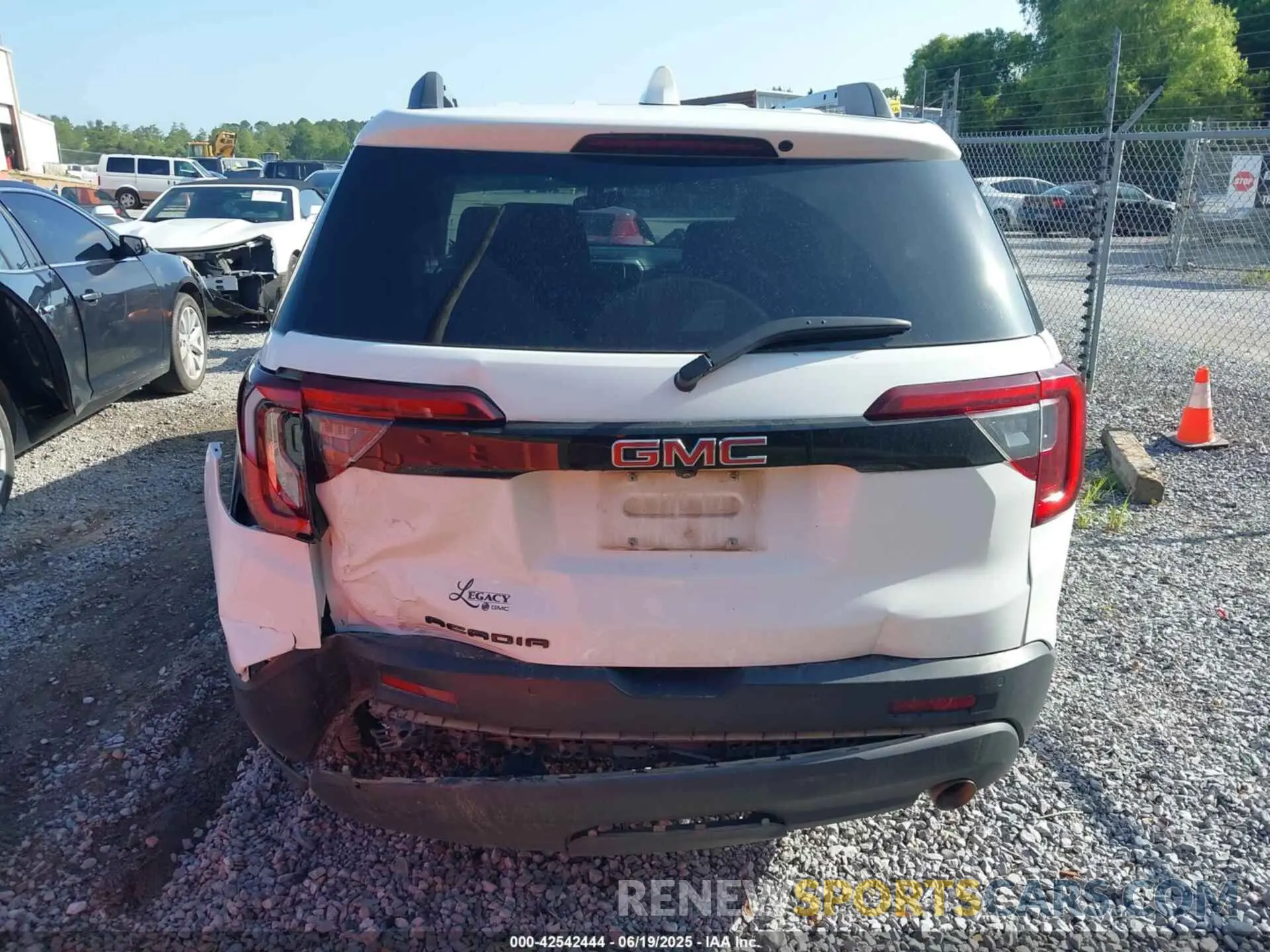 16 fotografías del automóvil dañado 1GKKNKLA4MZ175268 GMC ACADIA 2021