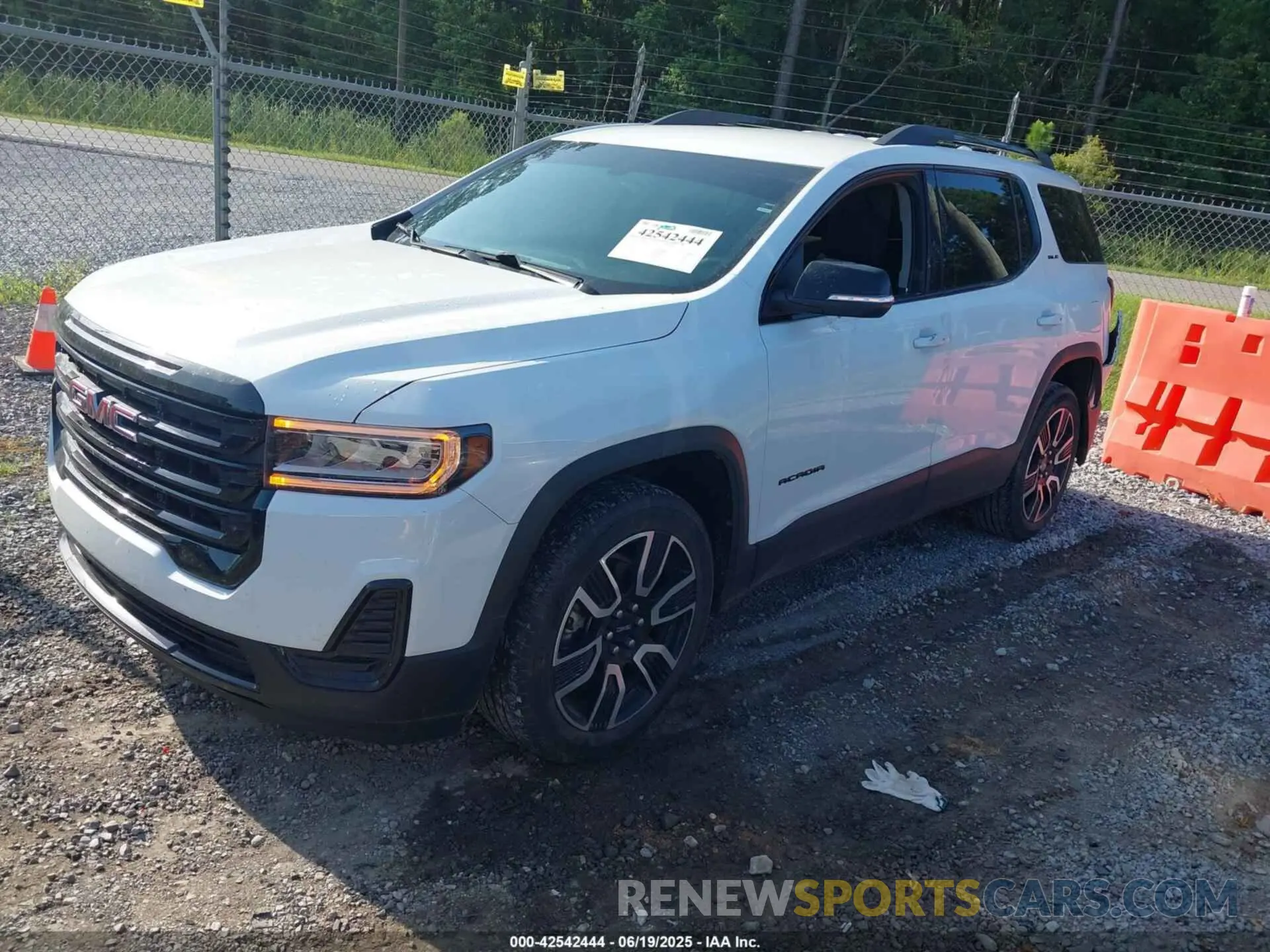 2 fotografías del automóvil dañado 1GKKNKLA4MZ175268 GMC ACADIA 2021
