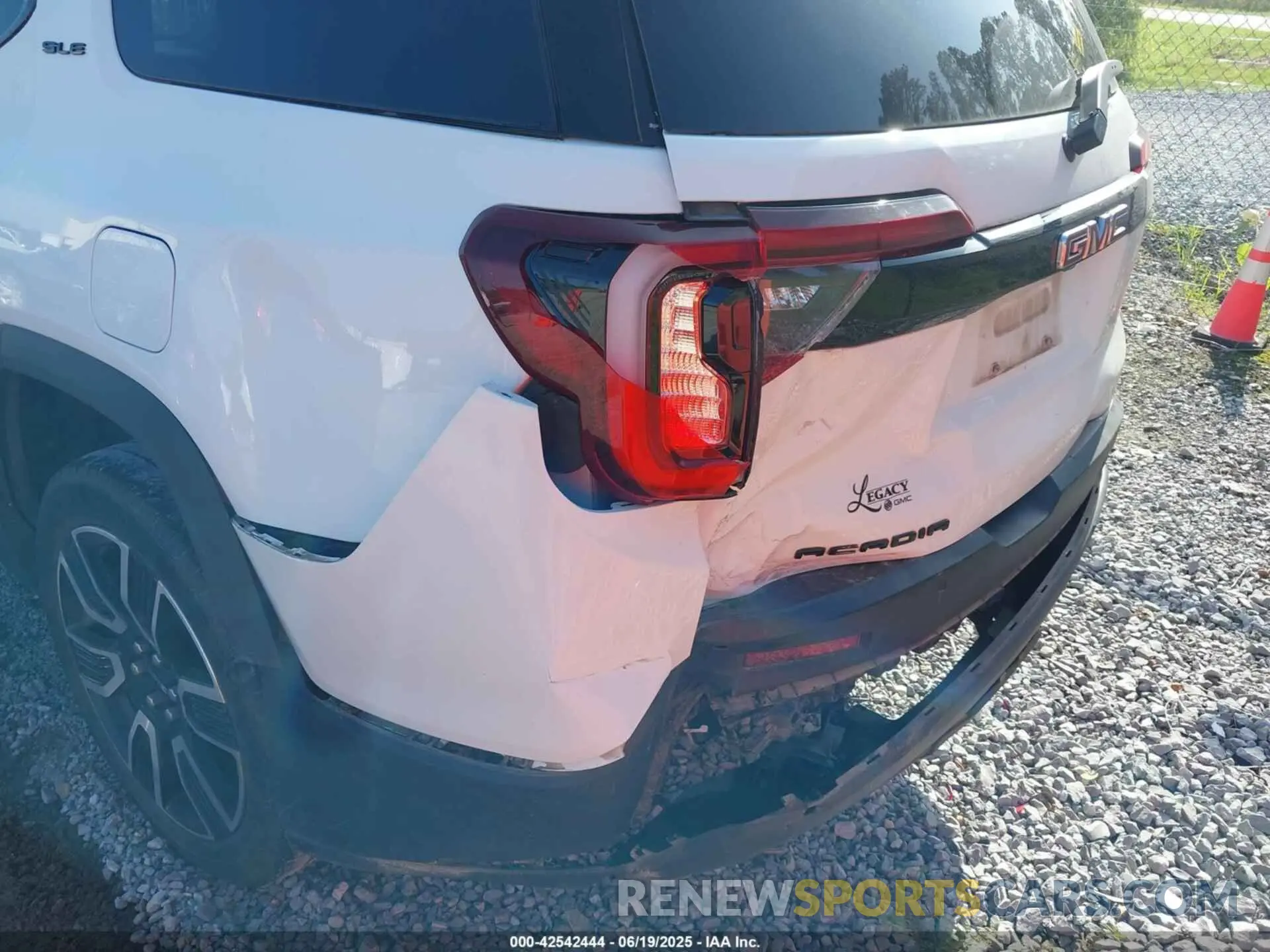 6 fotografías del automóvil dañado 1GKKNKLA4MZ175268 GMC ACADIA 2021