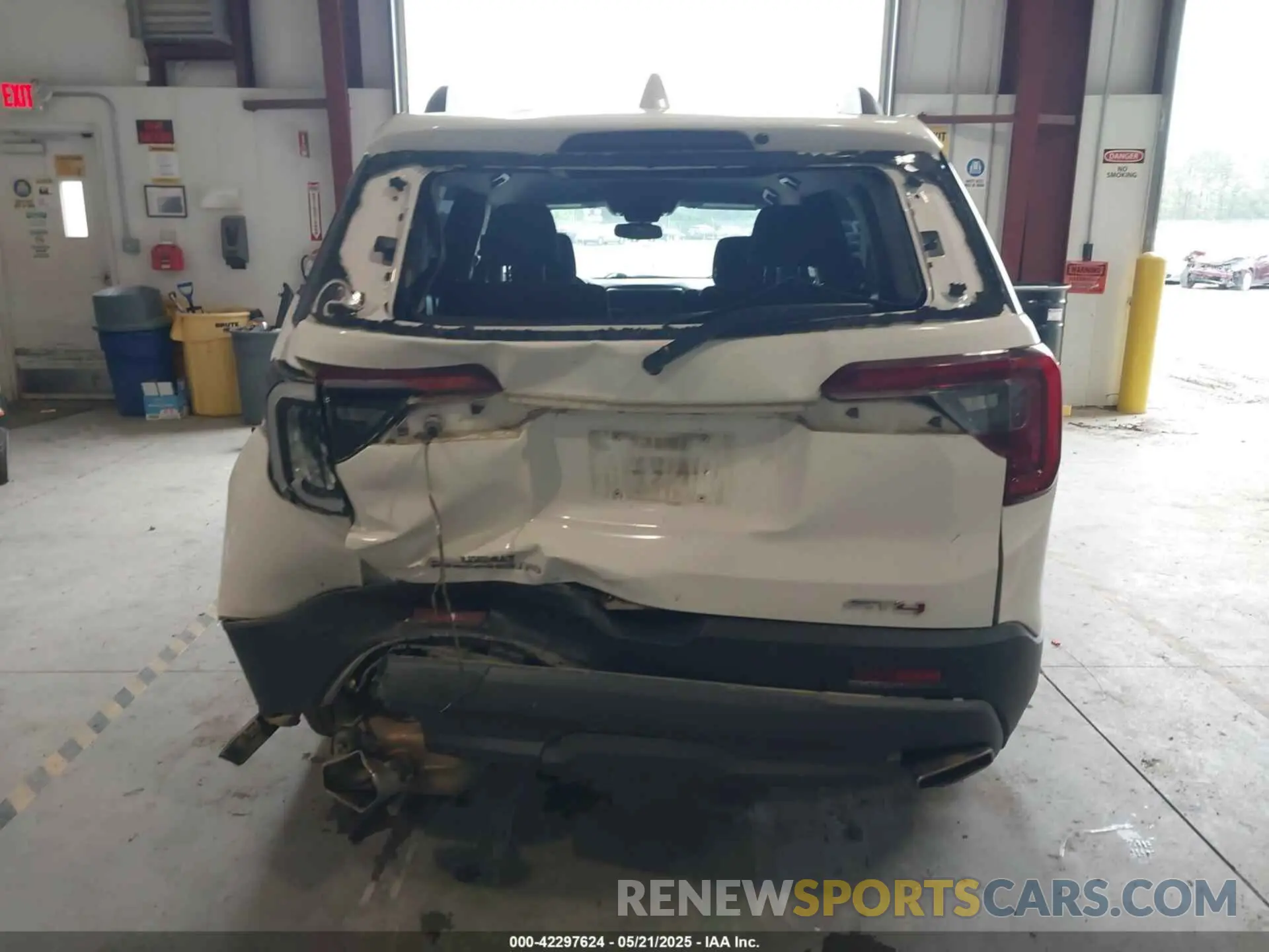 16 fotografías del automóvil dañado 1GKKNLLS0MZ183835 GMC ACADIA 2021