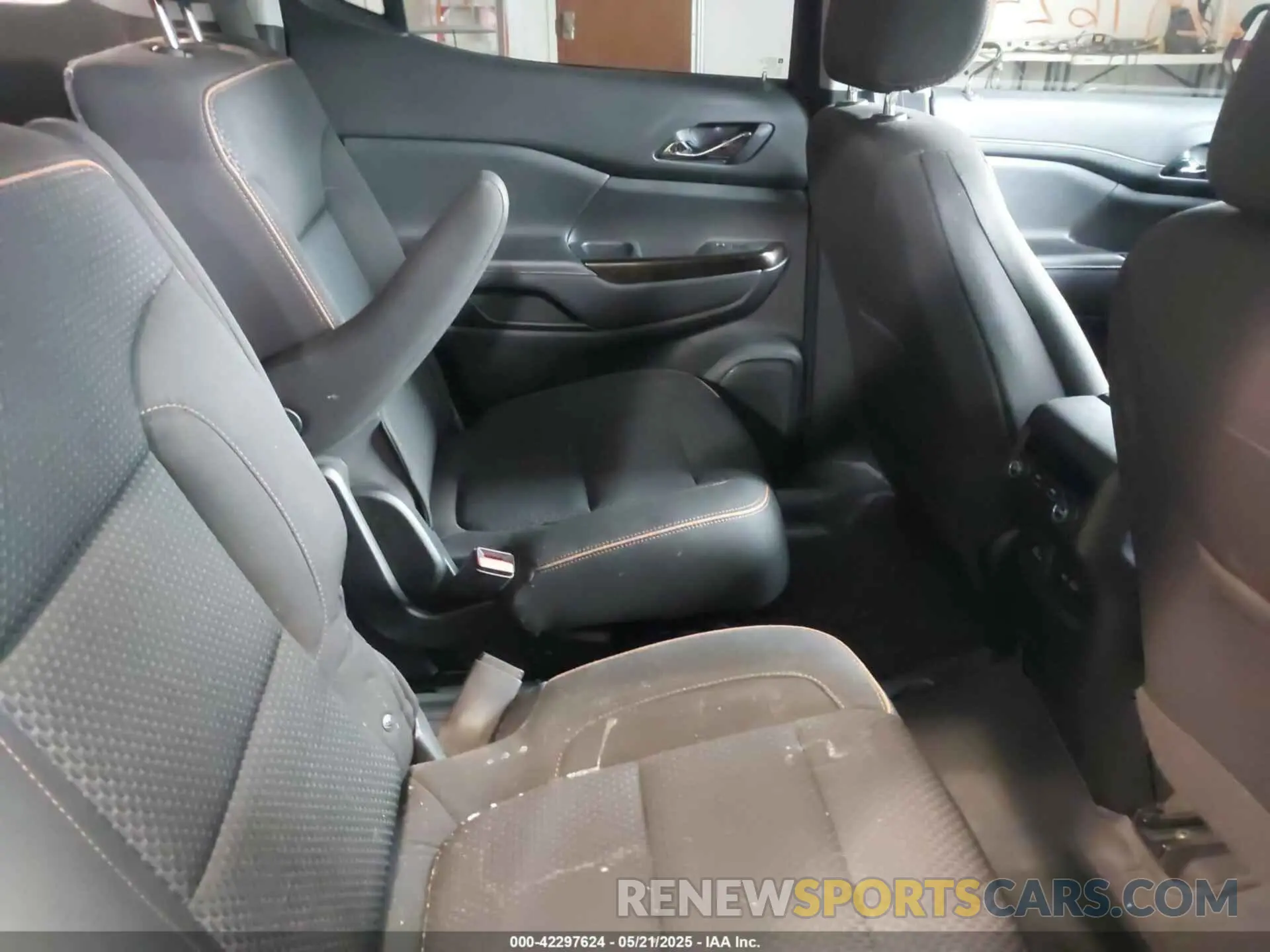 8 fotografías del automóvil dañado 1GKKNLLS0MZ183835 GMC ACADIA 2021