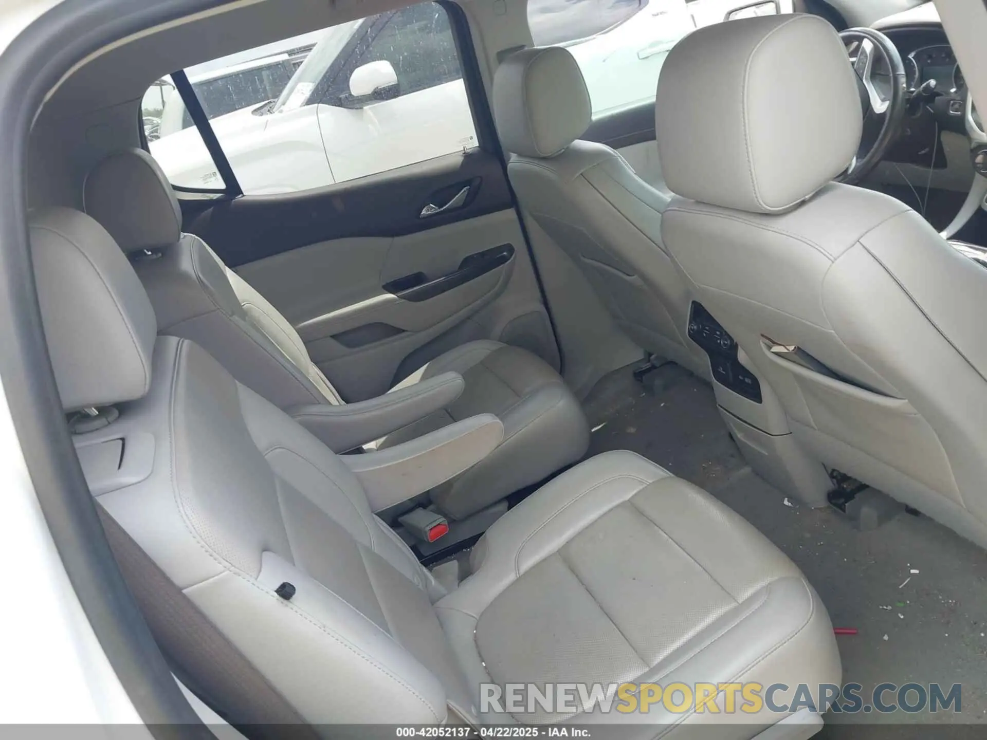 8 fotografías del automóvil dañado 1GKKNMLS8MZ114591 GMC ACADIA 2021
