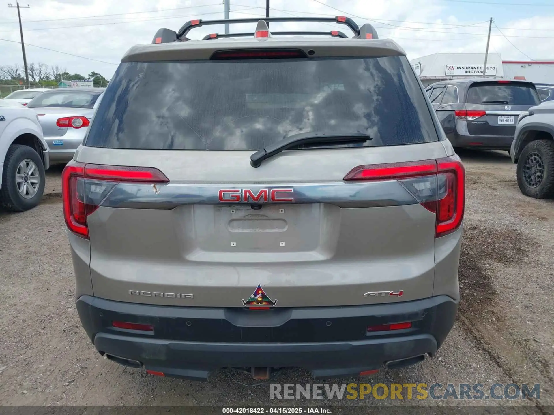 17 fotografías del automóvil dañado 1GKKNLLS1NZ178645 GMC ACADIA 2022