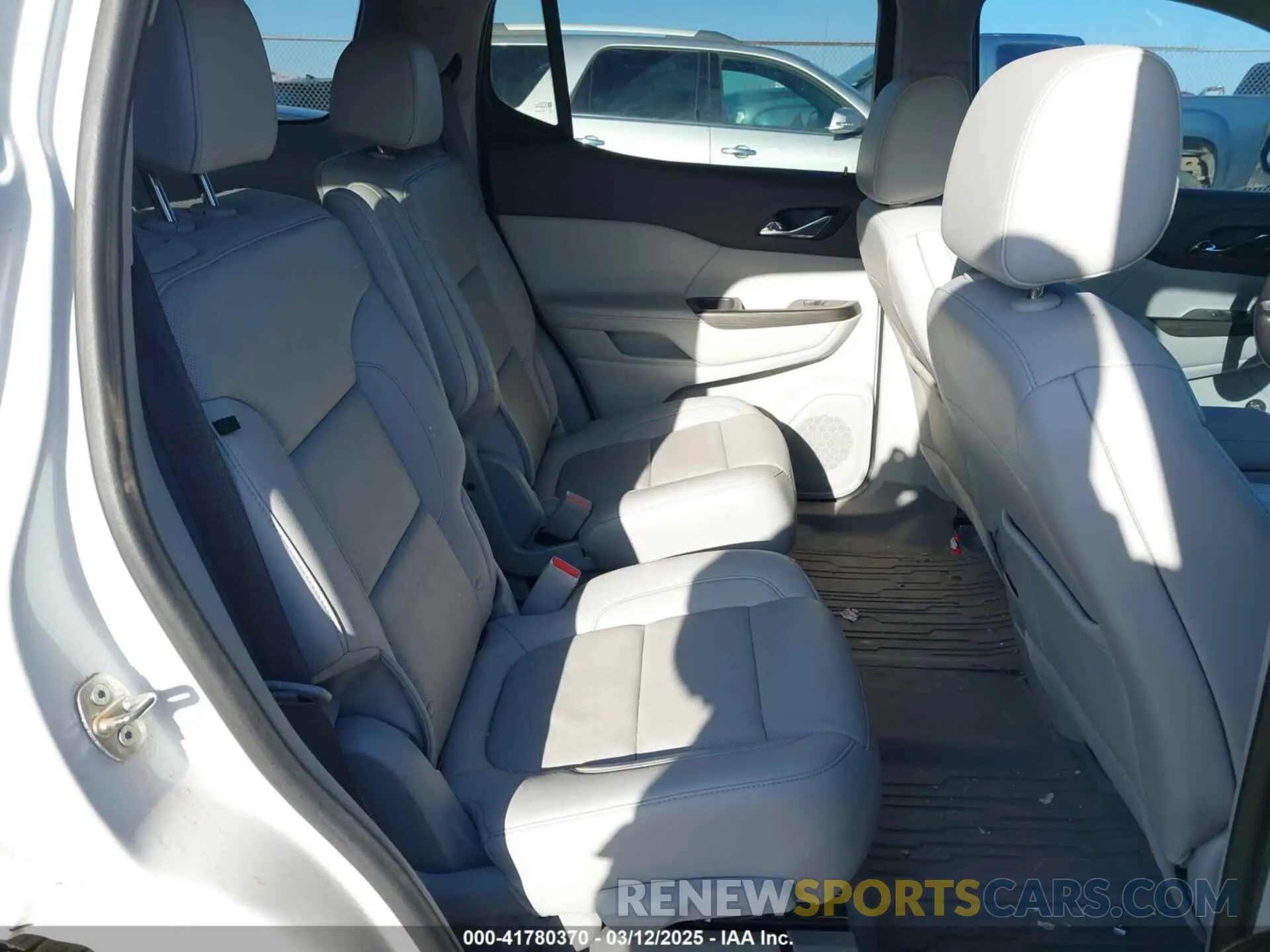 8 fotografías del automóvil dañado 1GKKNMLS6NZ111299 GMC ACADIA 2022