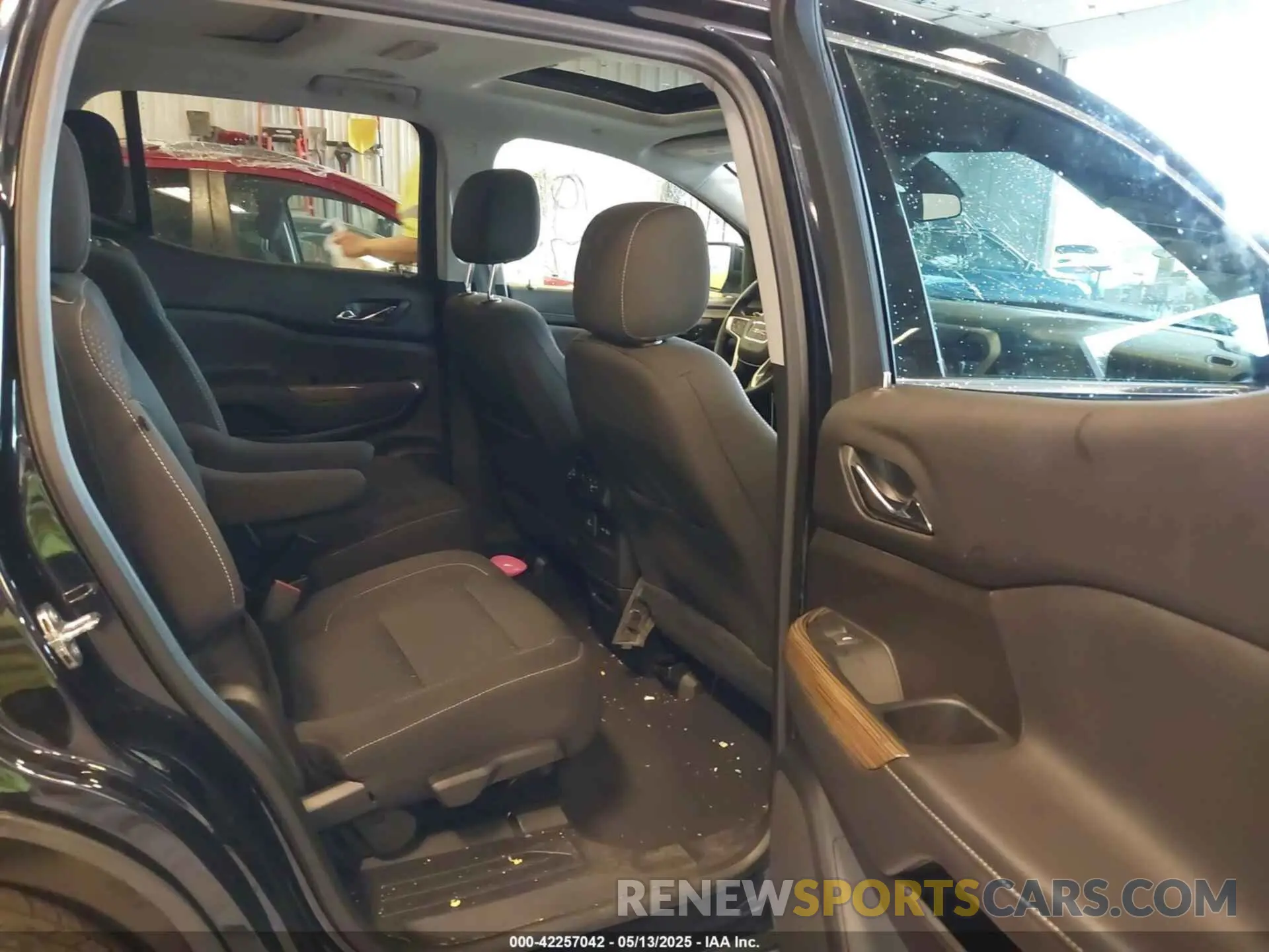 8 fotografías del automóvil dañado 1GKKNRL47NZ161580 GMC ACADIA 2022