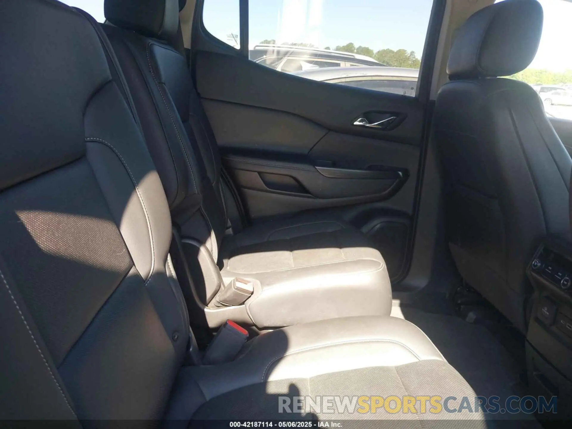8 fotografías del automóvil dañado 1GKKNUL42NZ132720 GMC ACADIA 2022