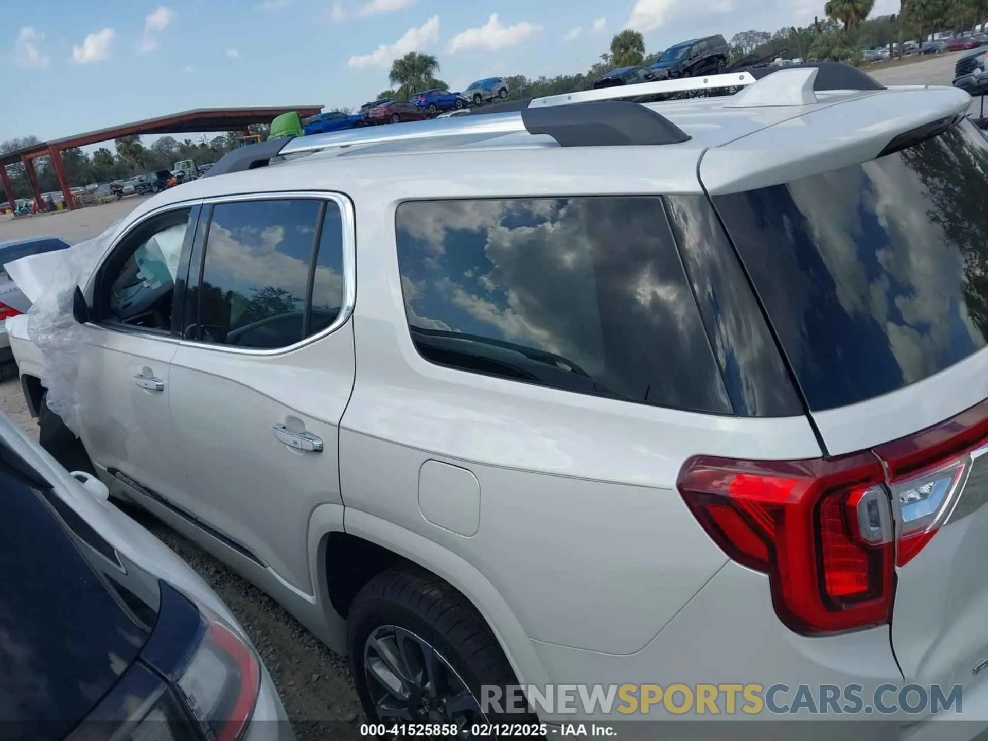 13 fotografías del automóvil dañado 1GKKNXLS6NZ139654 GMC ACADIA 2022