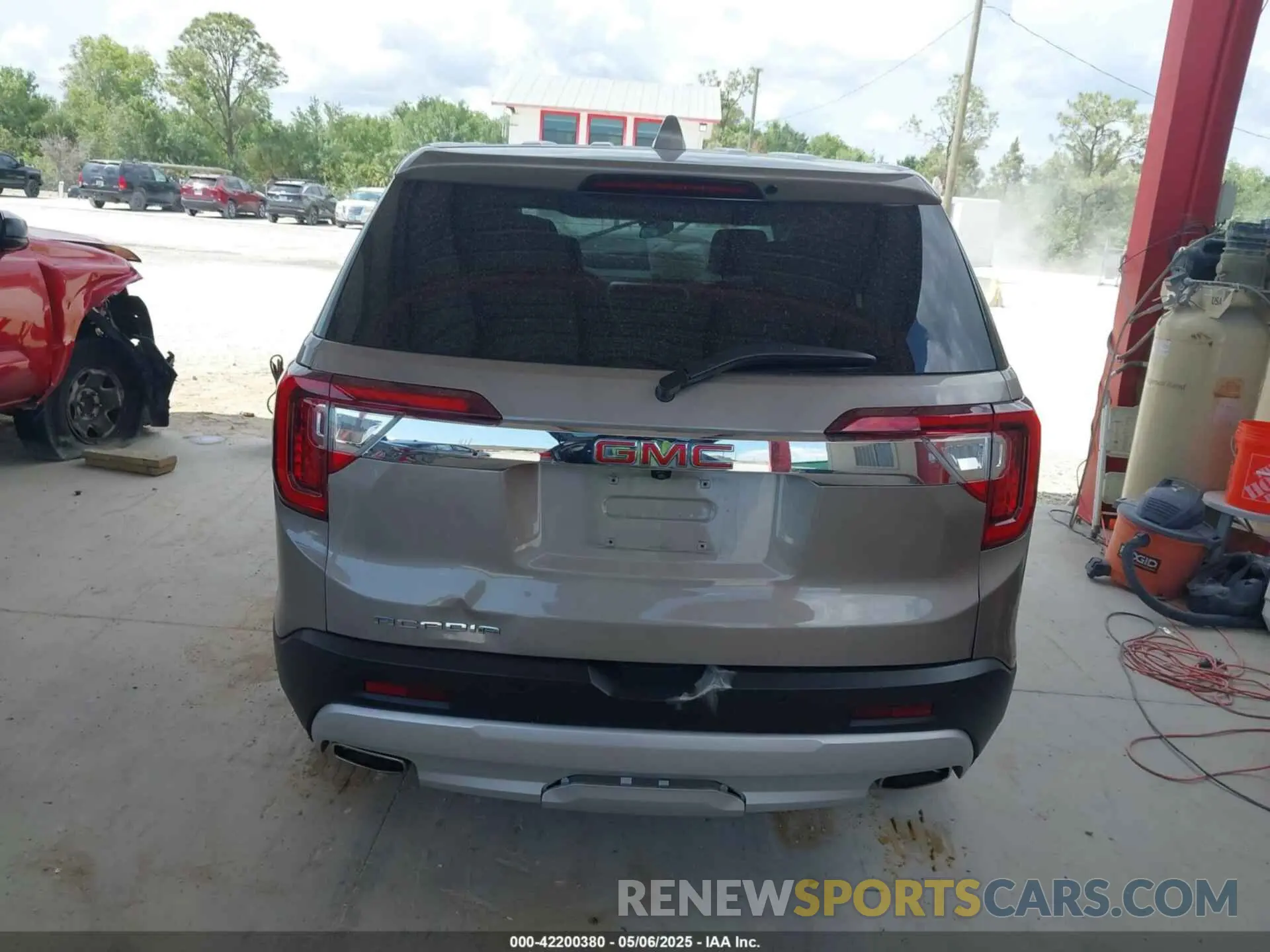 15 fotografías del automóvil dañado 1GKKNKL46PZ162813 GMC ACADIA 2023