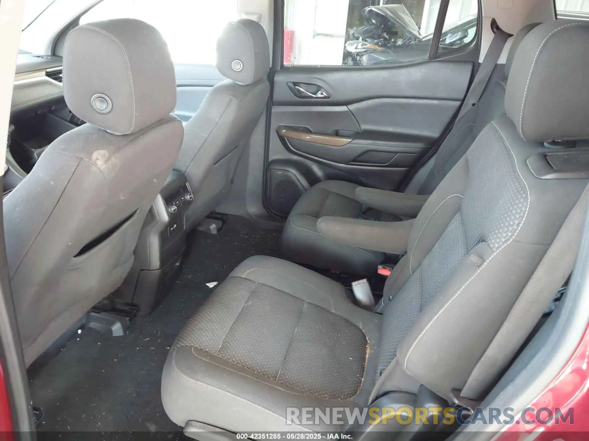8 fotografías del automóvil dañado 1GKKNKL47PZ150430 GMC ACADIA 2023