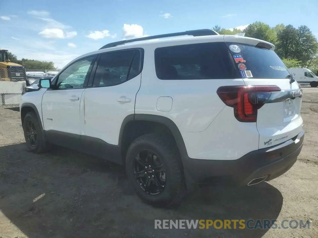 2 fotografías del automóvil dañado 1GKKNLLS4PZ165679 GMC ACADIA 2023