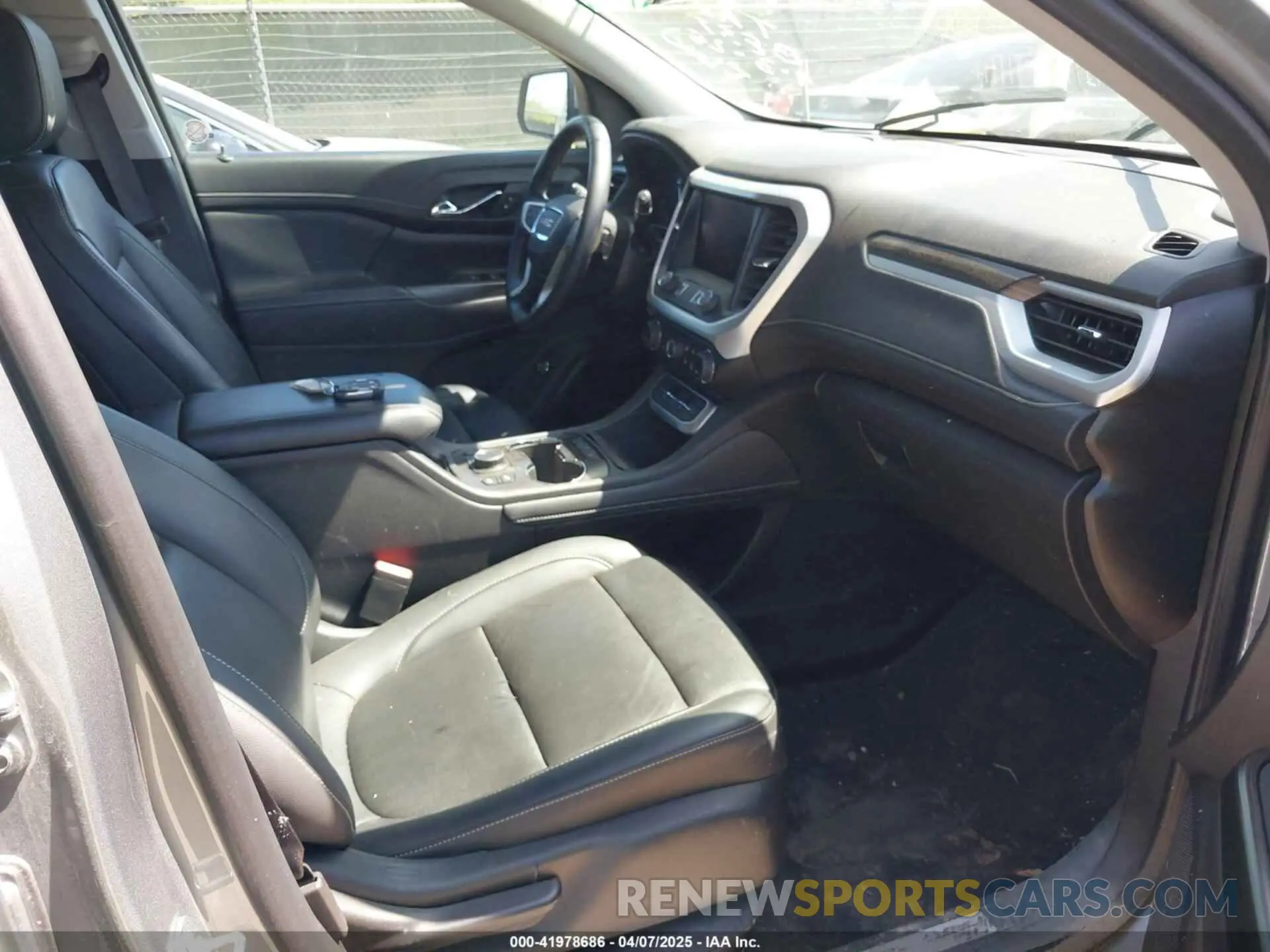 5 fotografías del automóvil dañado 1GKKNML41PZ250017 GMC ACADIA 2023