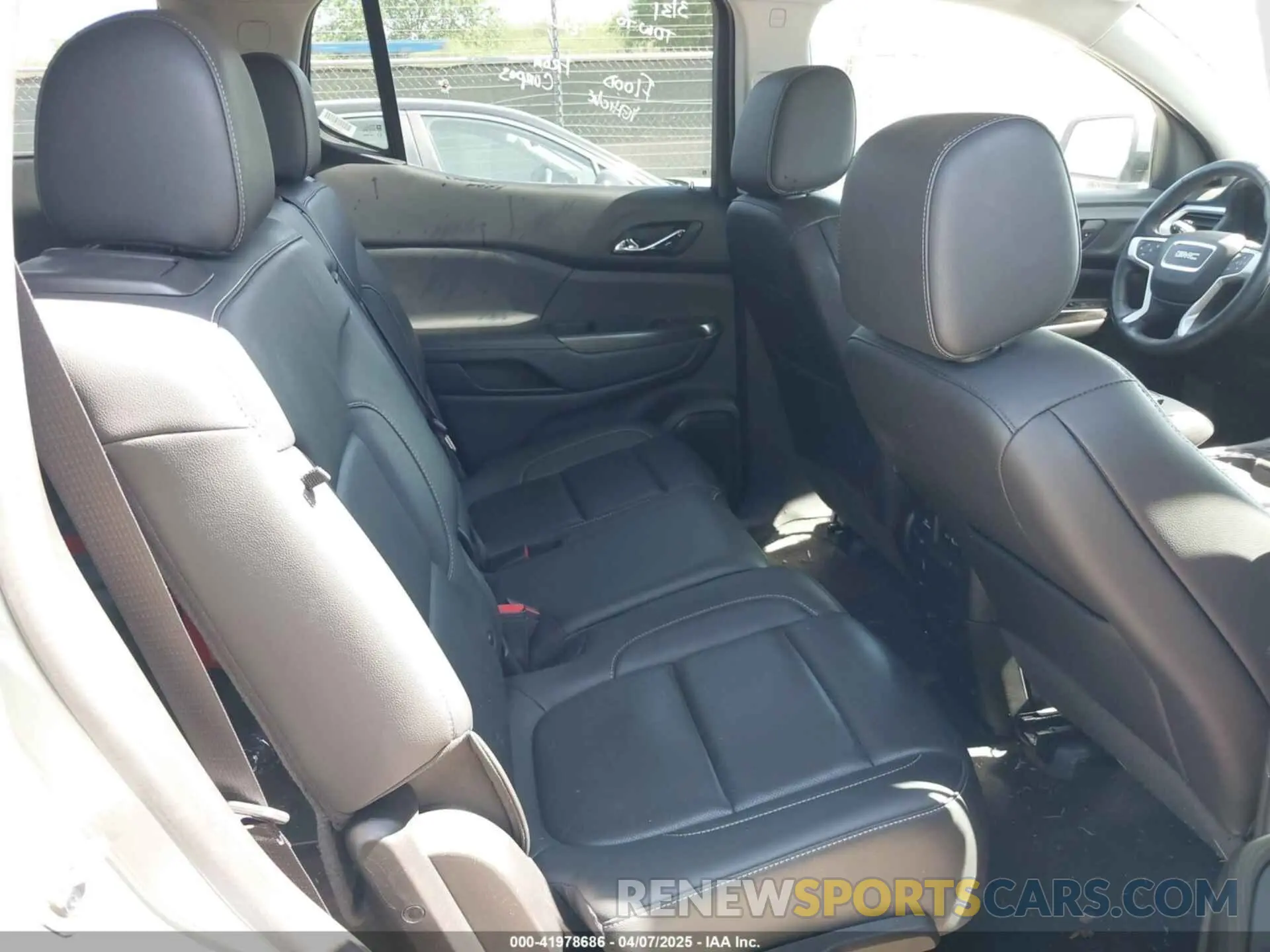 8 fotografías del automóvil dañado 1GKKNML41PZ250017 GMC ACADIA 2023