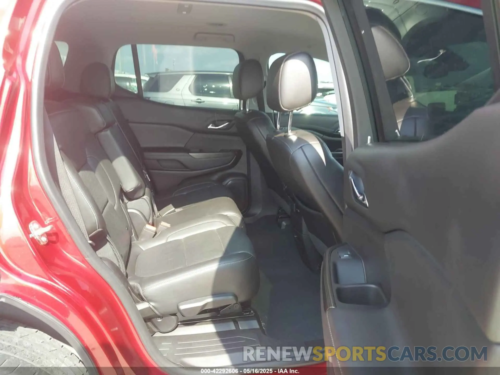 8 fotografías del automóvil dañado 1GKKNML42PZ173612 GMC ACADIA 2023