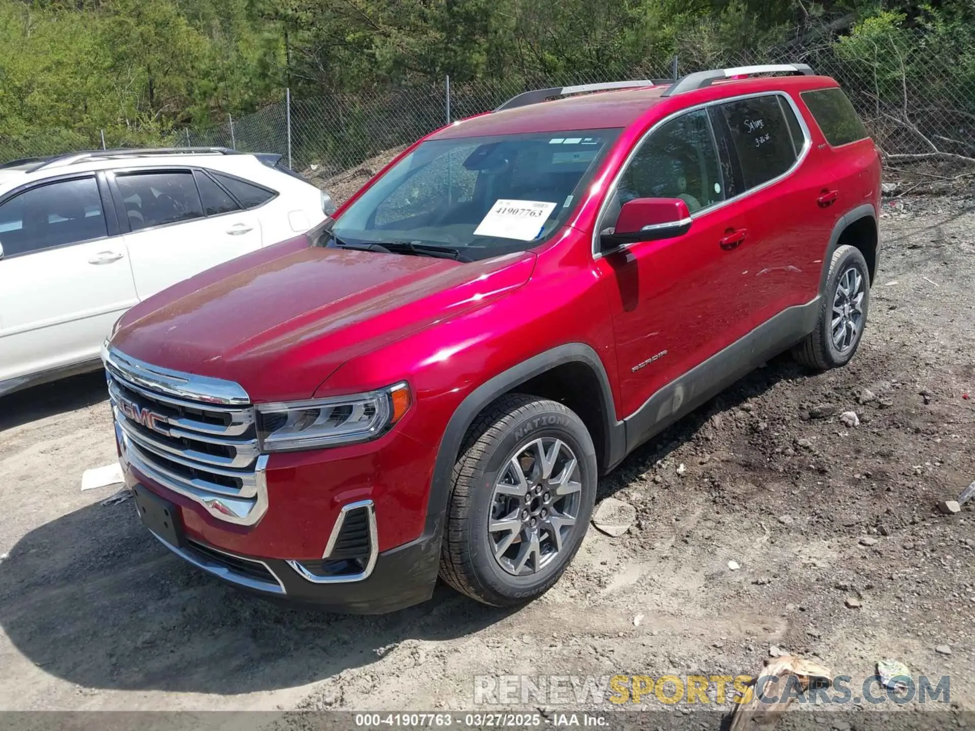 2 fotografías del automóvil dañado 1GKKNML44PZ197801 GMC ACADIA 2023