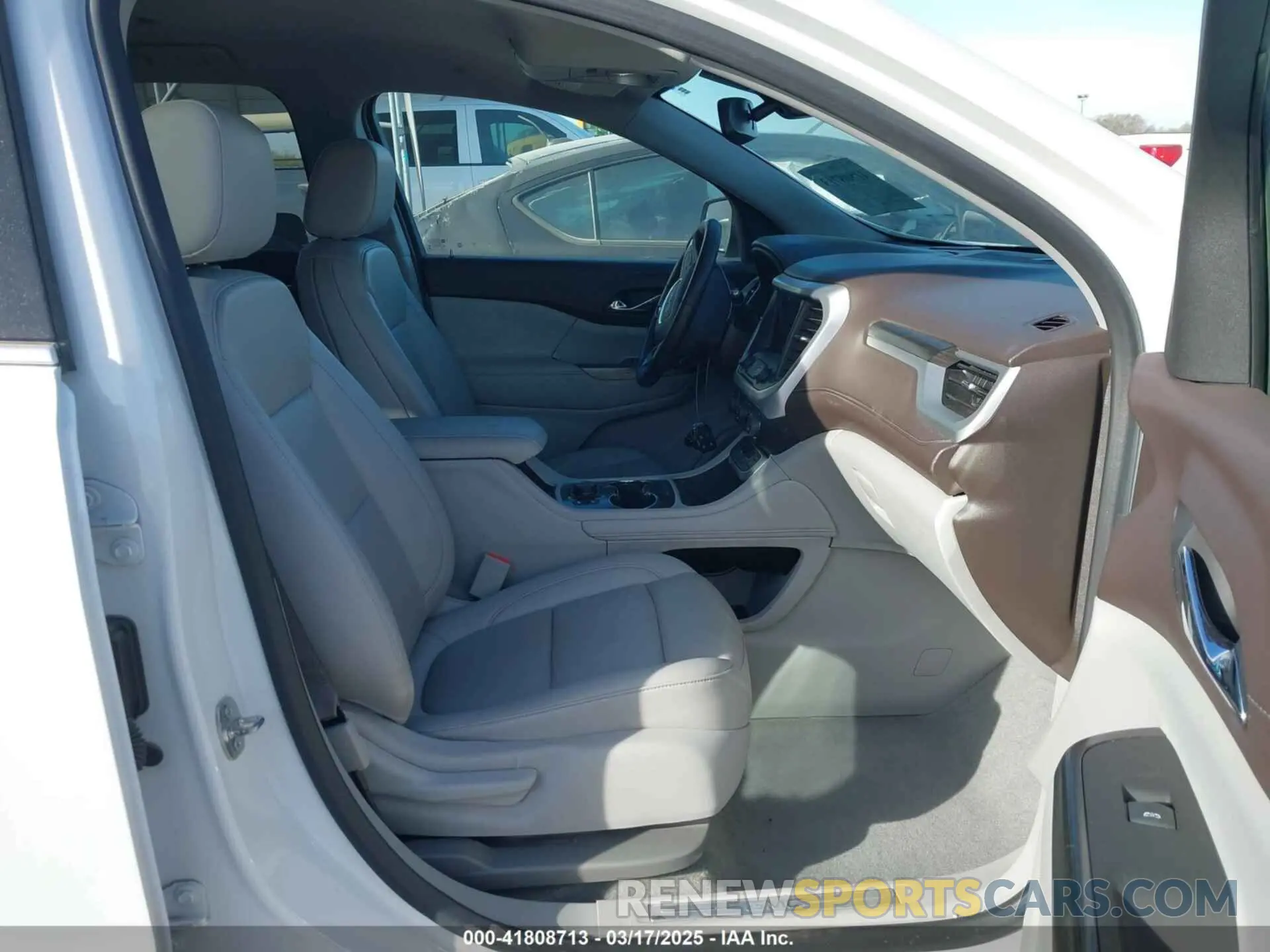 5 fotografías del automóvil dañado 1GKKNML47PZ168955 GMC ACADIA 2023