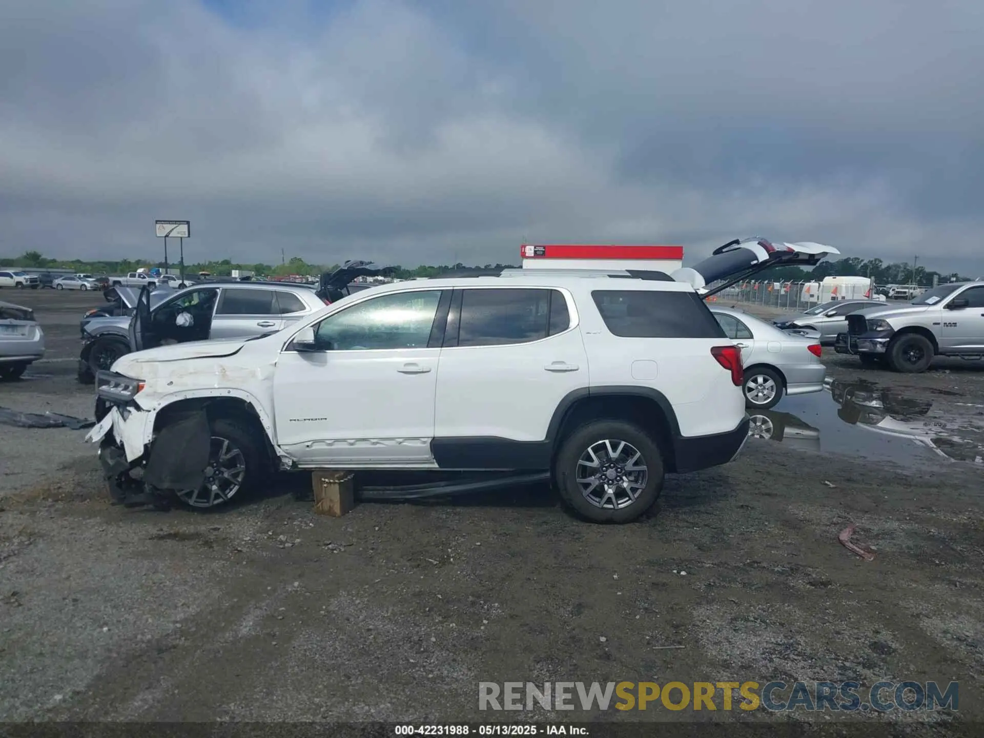 14 fotografías del automóvil dañado 1GKKNML4XPZ156685 GMC ACADIA 2023