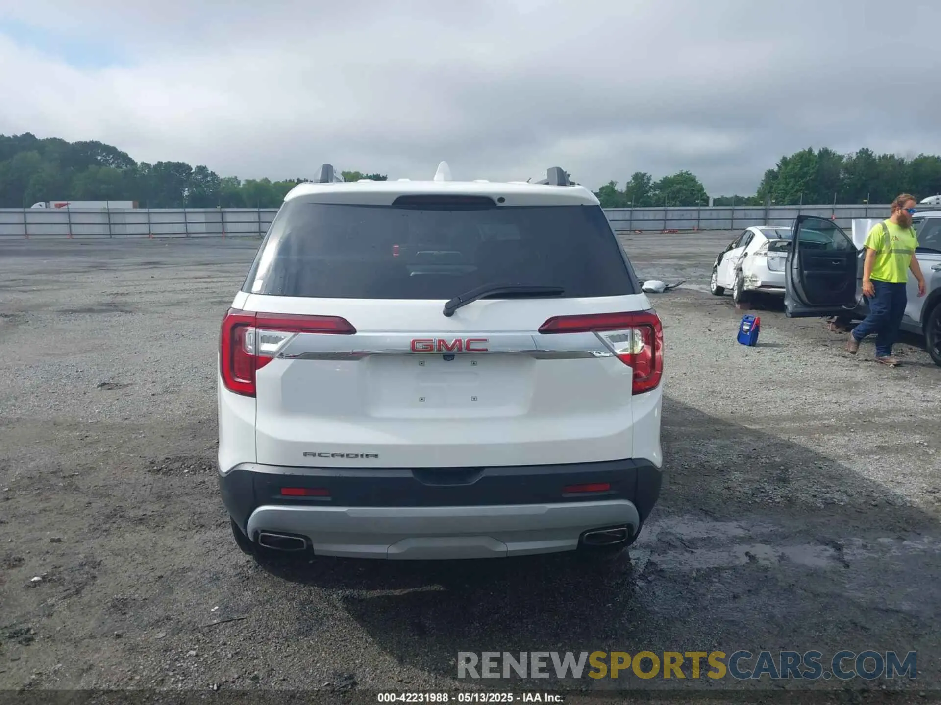 16 fotografías del automóvil dañado 1GKKNML4XPZ156685 GMC ACADIA 2023