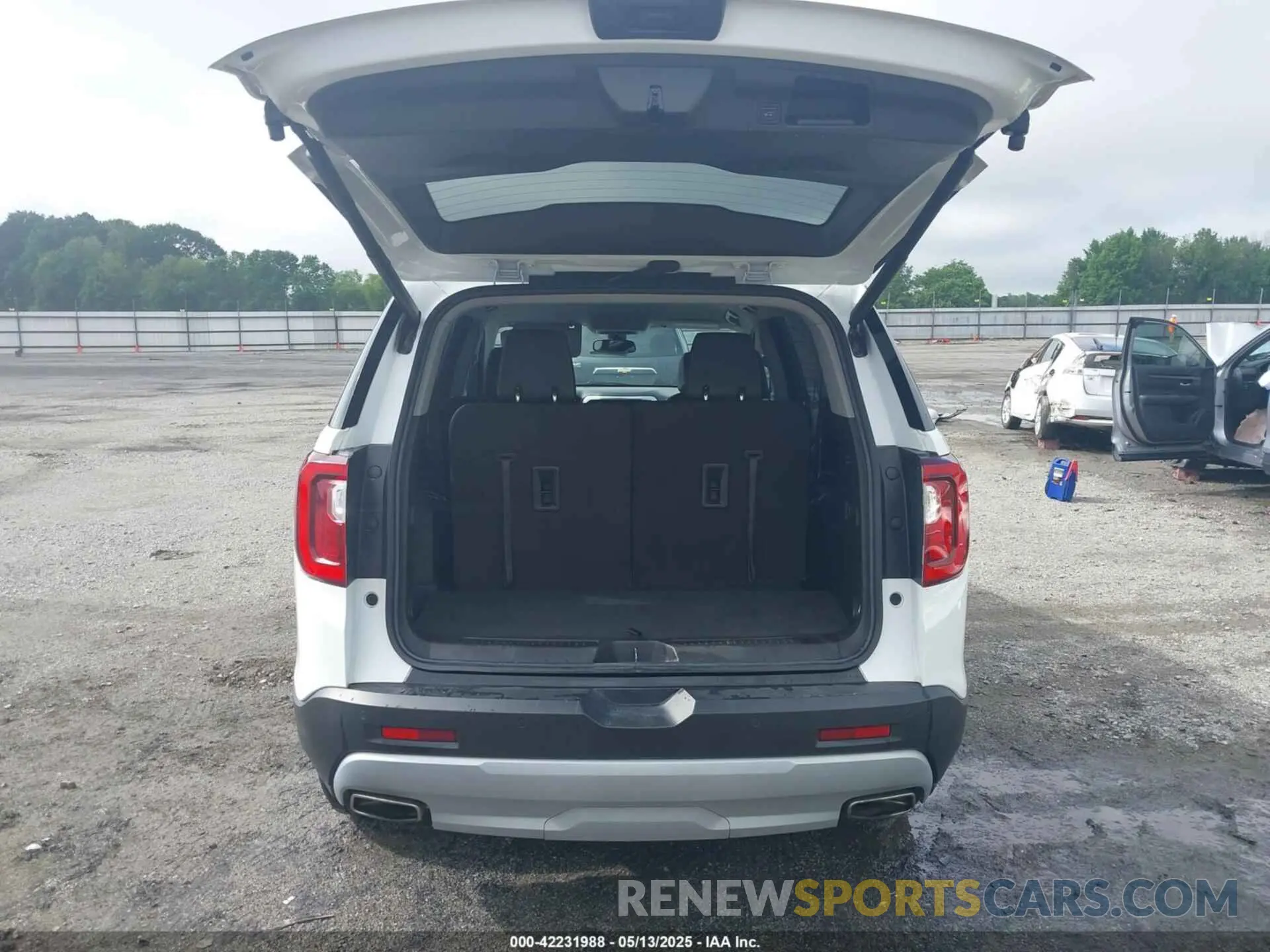 17 fotografías del automóvil dañado 1GKKNML4XPZ156685 GMC ACADIA 2023