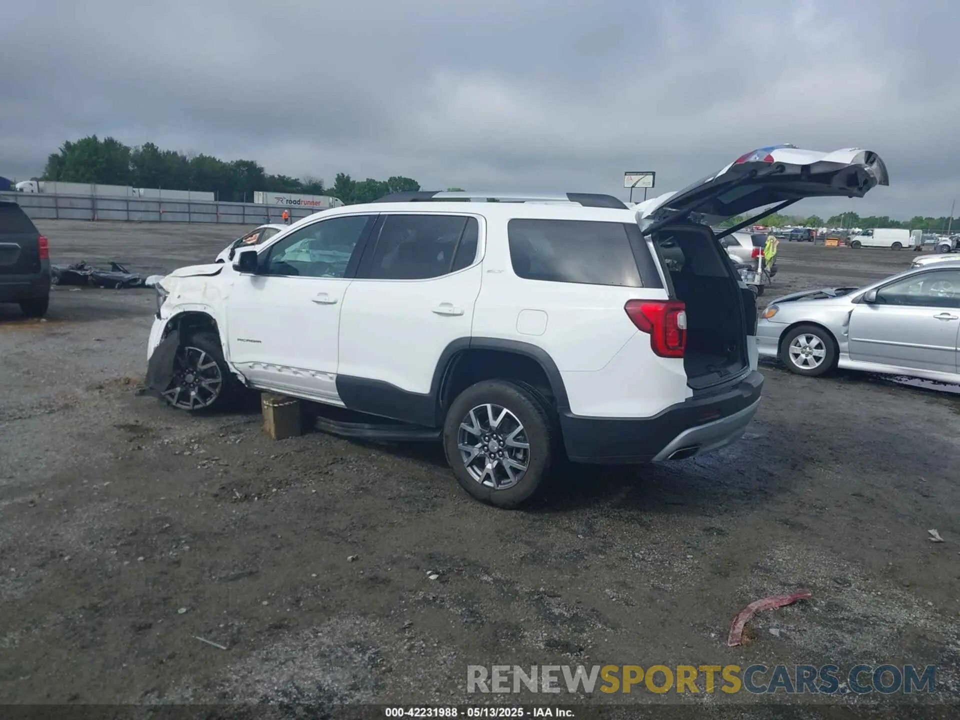 3 fotografías del automóvil dañado 1GKKNML4XPZ156685 GMC ACADIA 2023