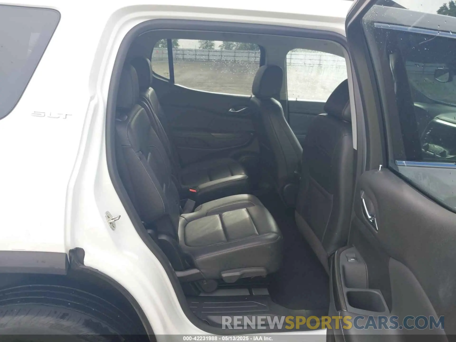 8 fotografías del automóvil dañado 1GKKNML4XPZ156685 GMC ACADIA 2023