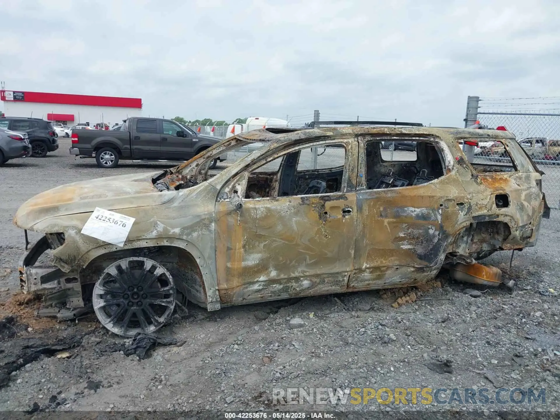 6 fotografías del automóvil dañado 1GKKNMLS2PZ161359 GMC ACADIA 2023