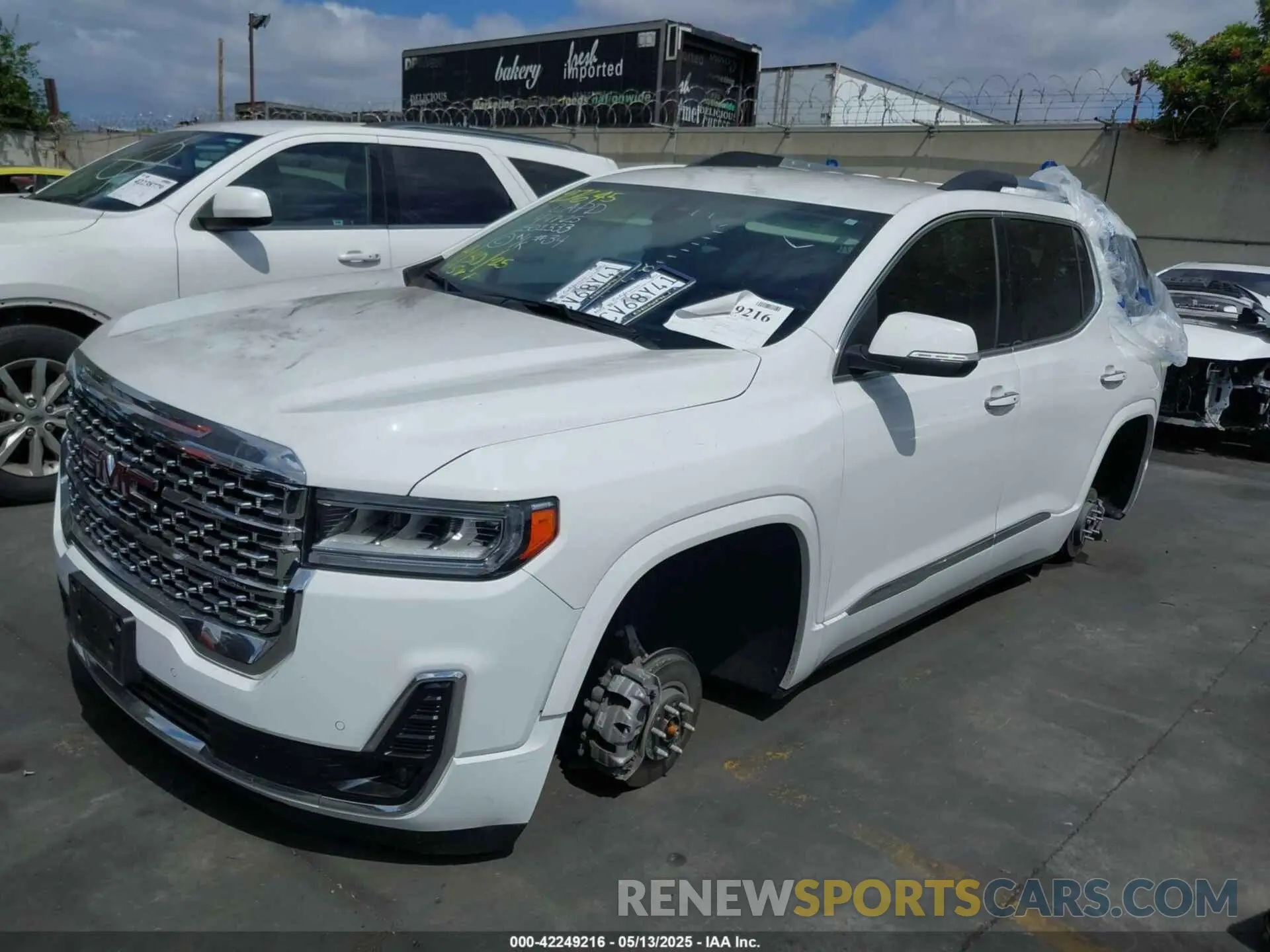 2 fotografías del automóvil dañado 1GKKNPL4XPZ226865 GMC ACADIA 2023
