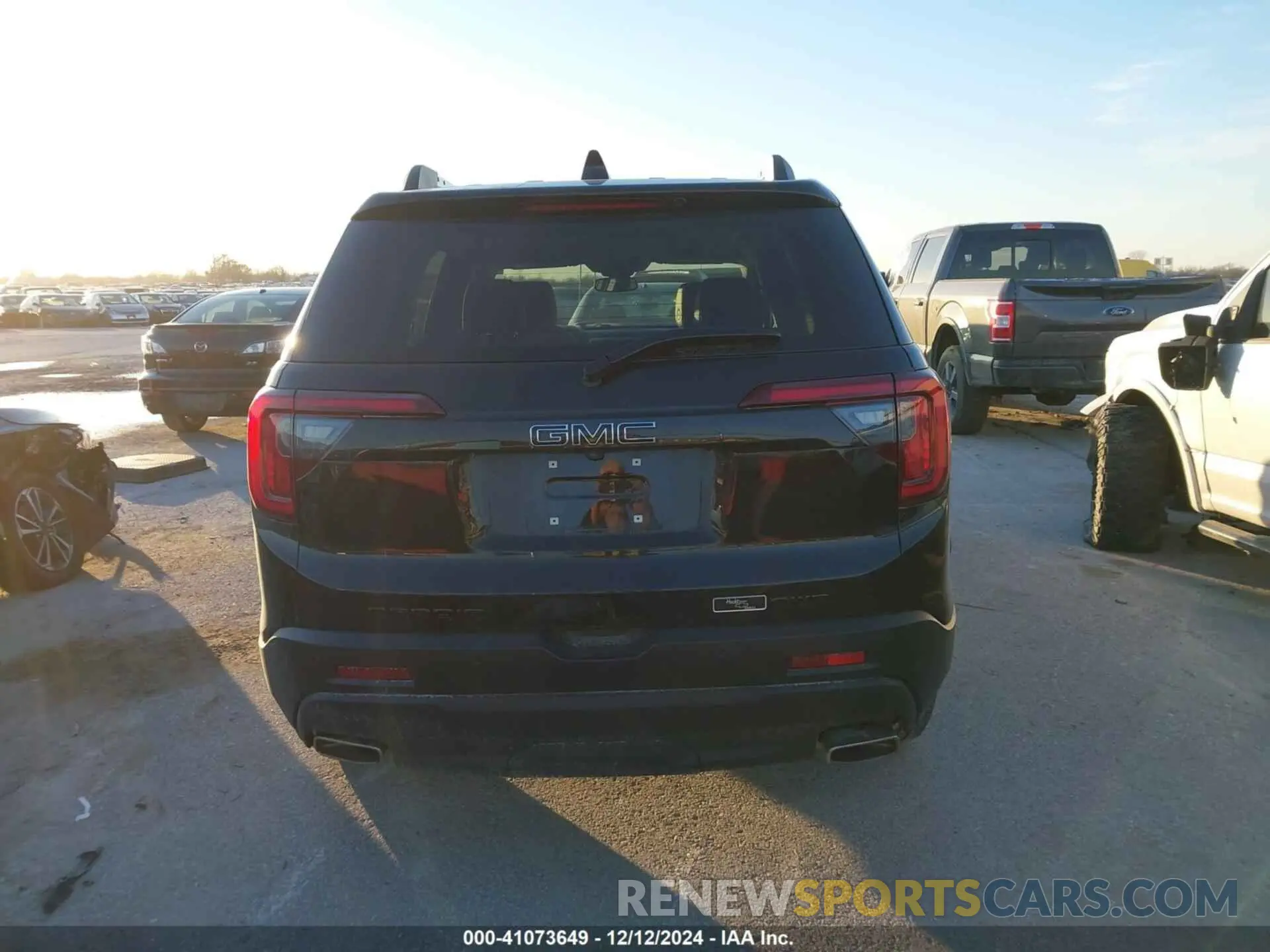 16 fotografías del automóvil dañado 1GKKNULS2PZ160275 GMC ACADIA 2023