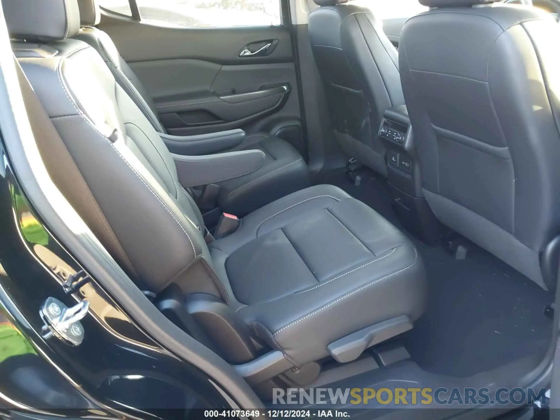 8 fotografías del automóvil dañado 1GKKNULS2PZ160275 GMC ACADIA 2023