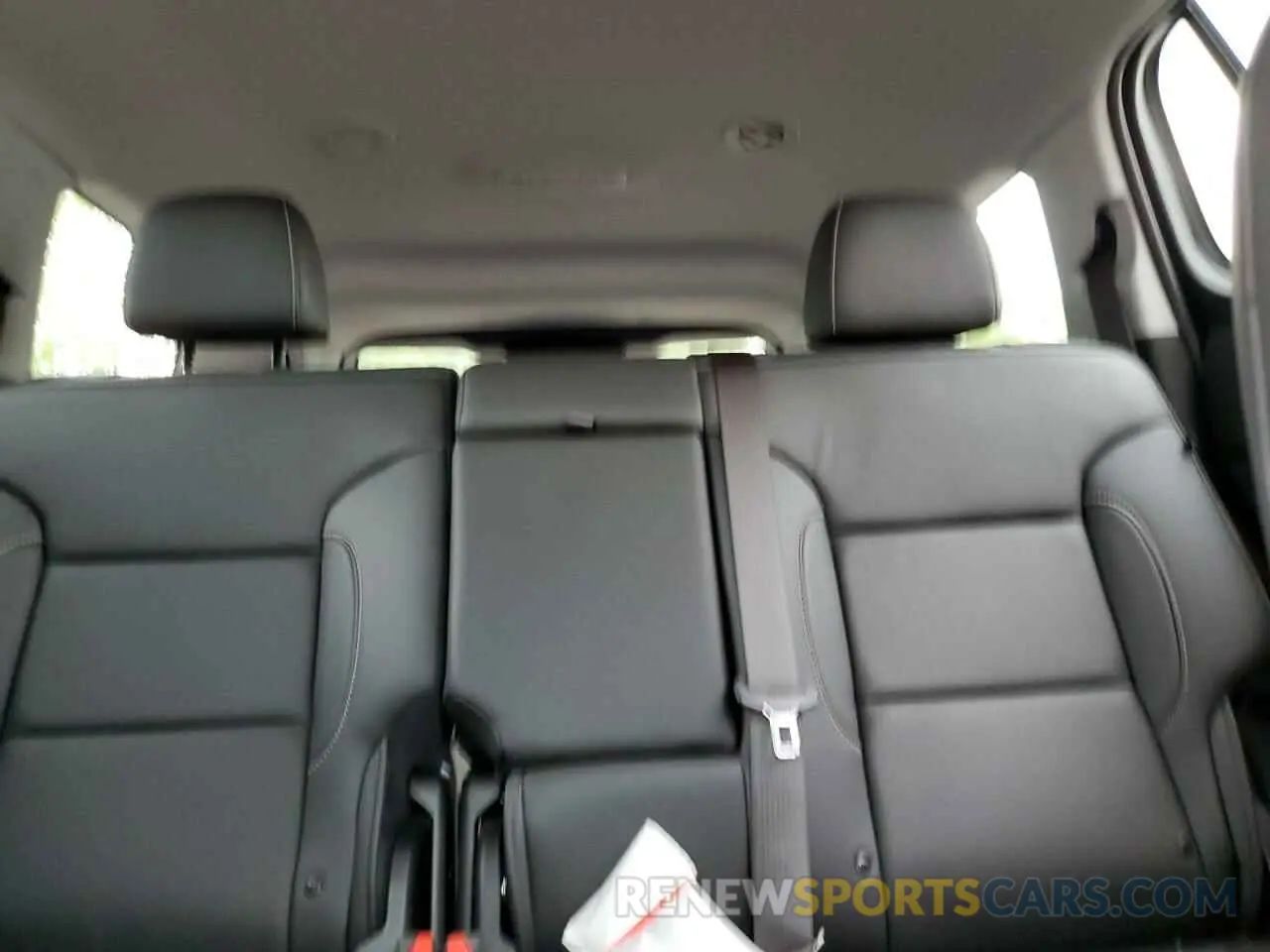 10 fotografías del automóvil dañado 1GKKNULS6PZ237102 GMC ACADIA 2023
