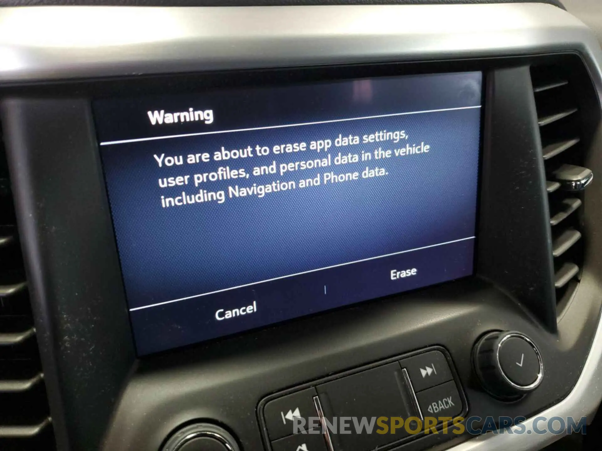 13 fotografías del automóvil dañado 1GKKNULSXPZ131073 GMC ACADIA 2023