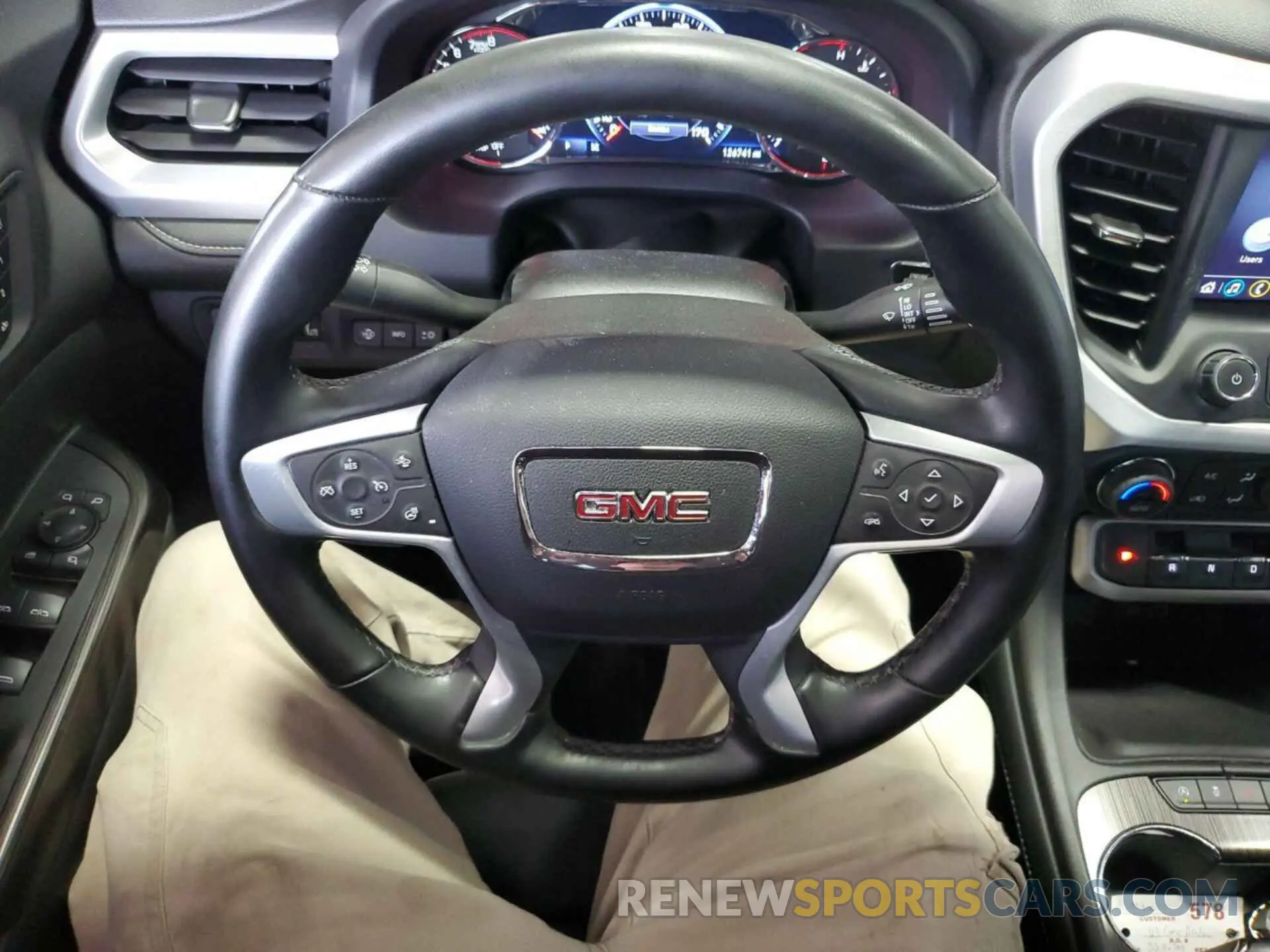 4 fotografías del automóvil dañado 1GKKNULSXPZ131073 GMC ACADIA 2023
