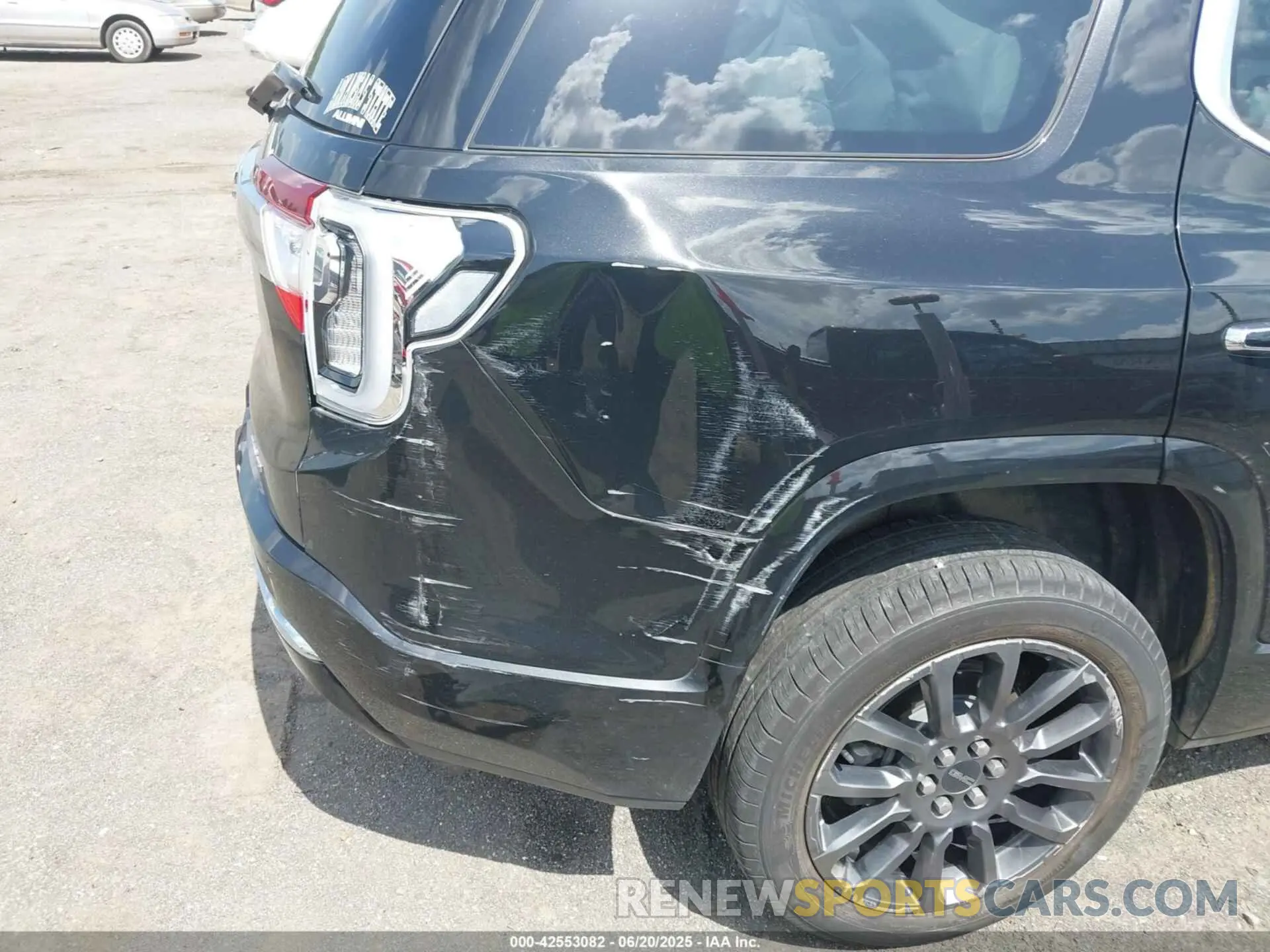 20 fotografías del automóvil dañado 1GKKNXLS4PZ204830 GMC ACADIA 2023