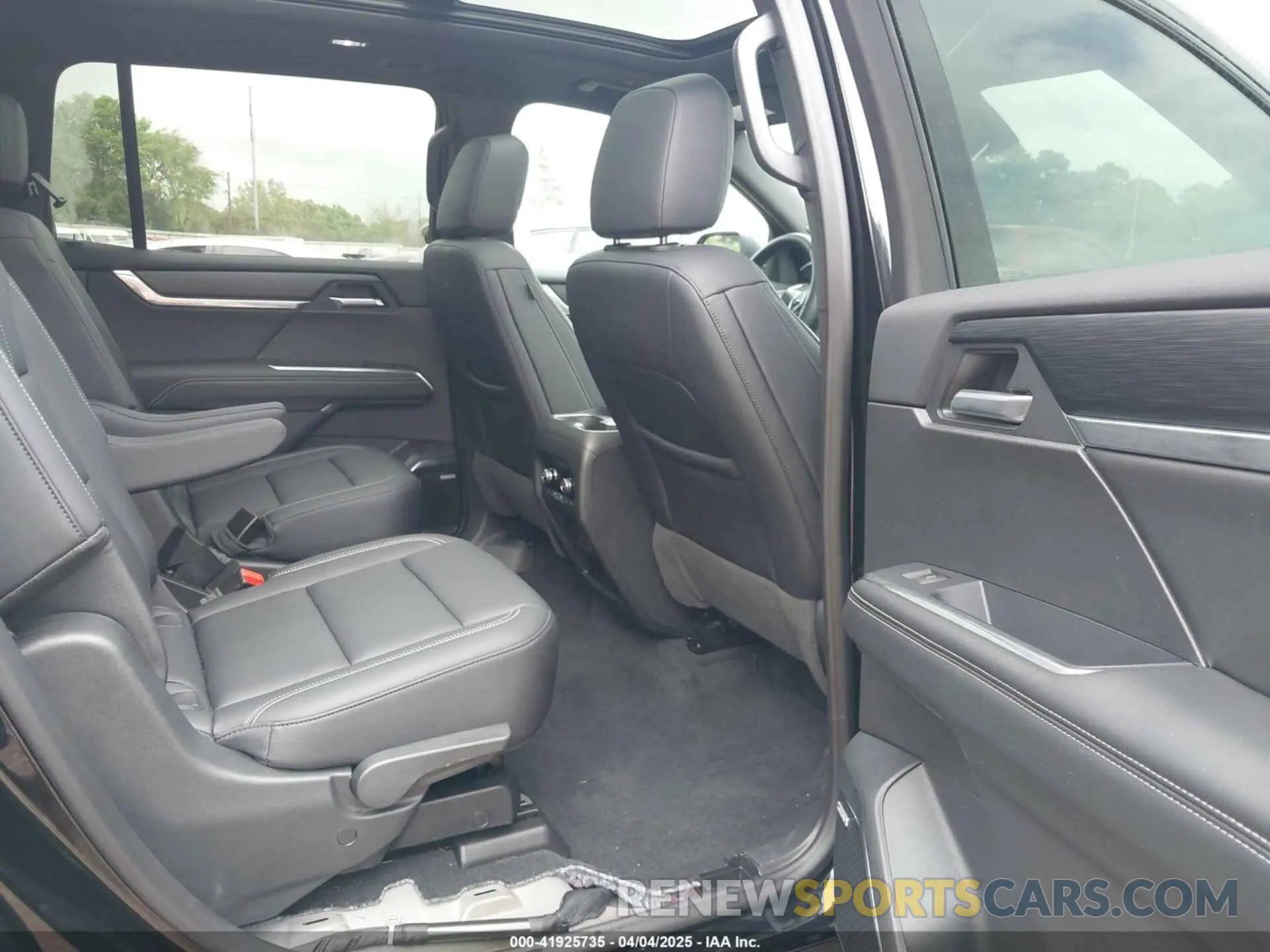 8 fotografías del automóvil dañado 1GKENKKS1RJ241563 GMC ACADIA 2024