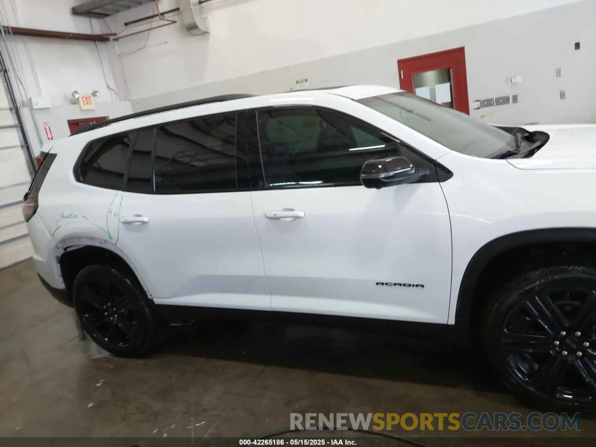 14 fotografías del automóvil dañado 1GKENNKS8RJ247247 GMC ACADIA 2024