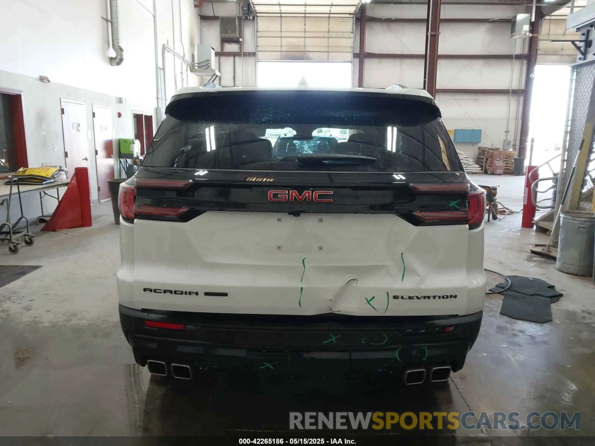 17 fotografías del automóvil dañado 1GKENNKS8RJ247247 GMC ACADIA 2024