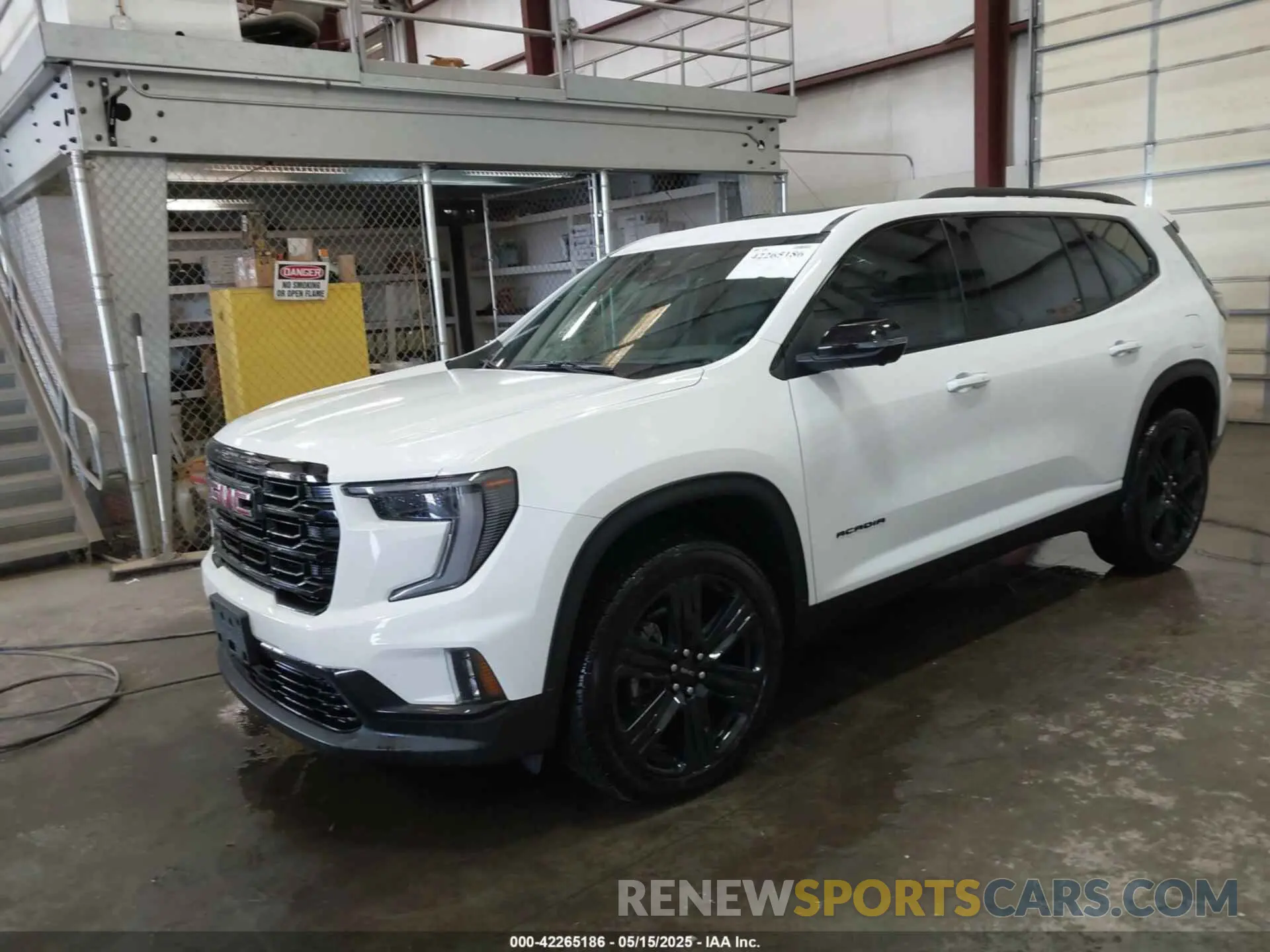 2 fotografías del automóvil dañado 1GKENNKS8RJ247247 GMC ACADIA 2024