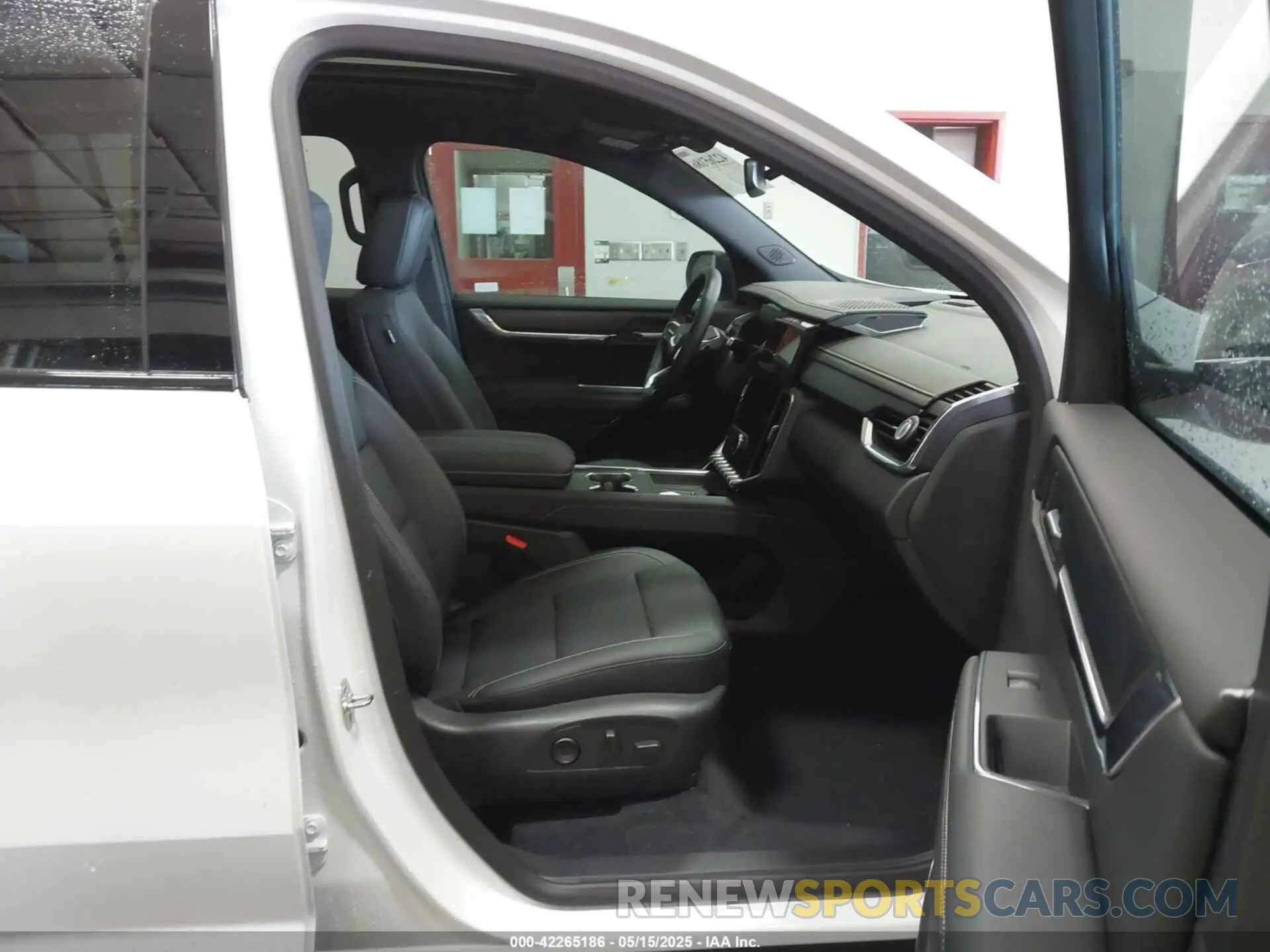 5 fotografías del automóvil dañado 1GKENNKS8RJ247247 GMC ACADIA 2024
