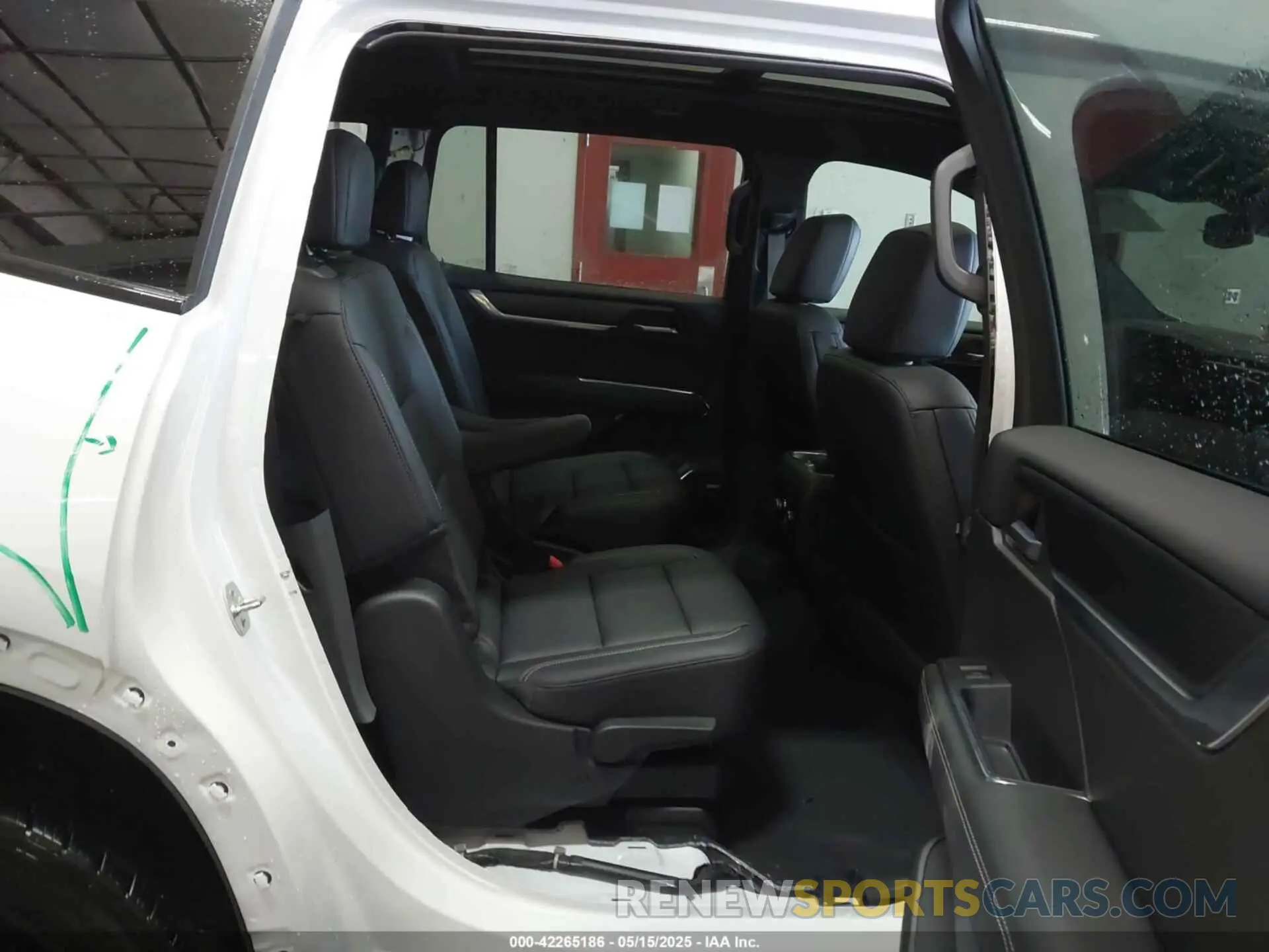 8 fotografías del automóvil dañado 1GKENNKS8RJ247247 GMC ACADIA 2024