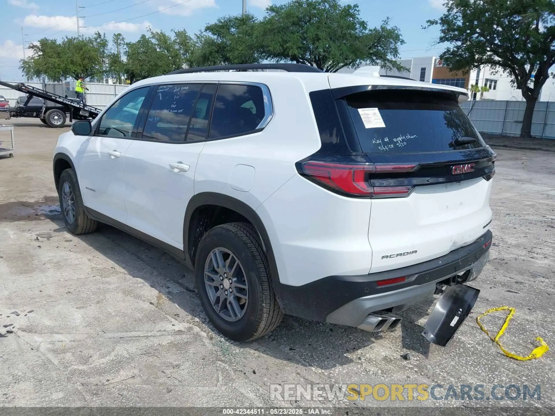 3 fotografías del automóvil dañado 1GKENKRS2SJ161183 GMC ACADIA 2025