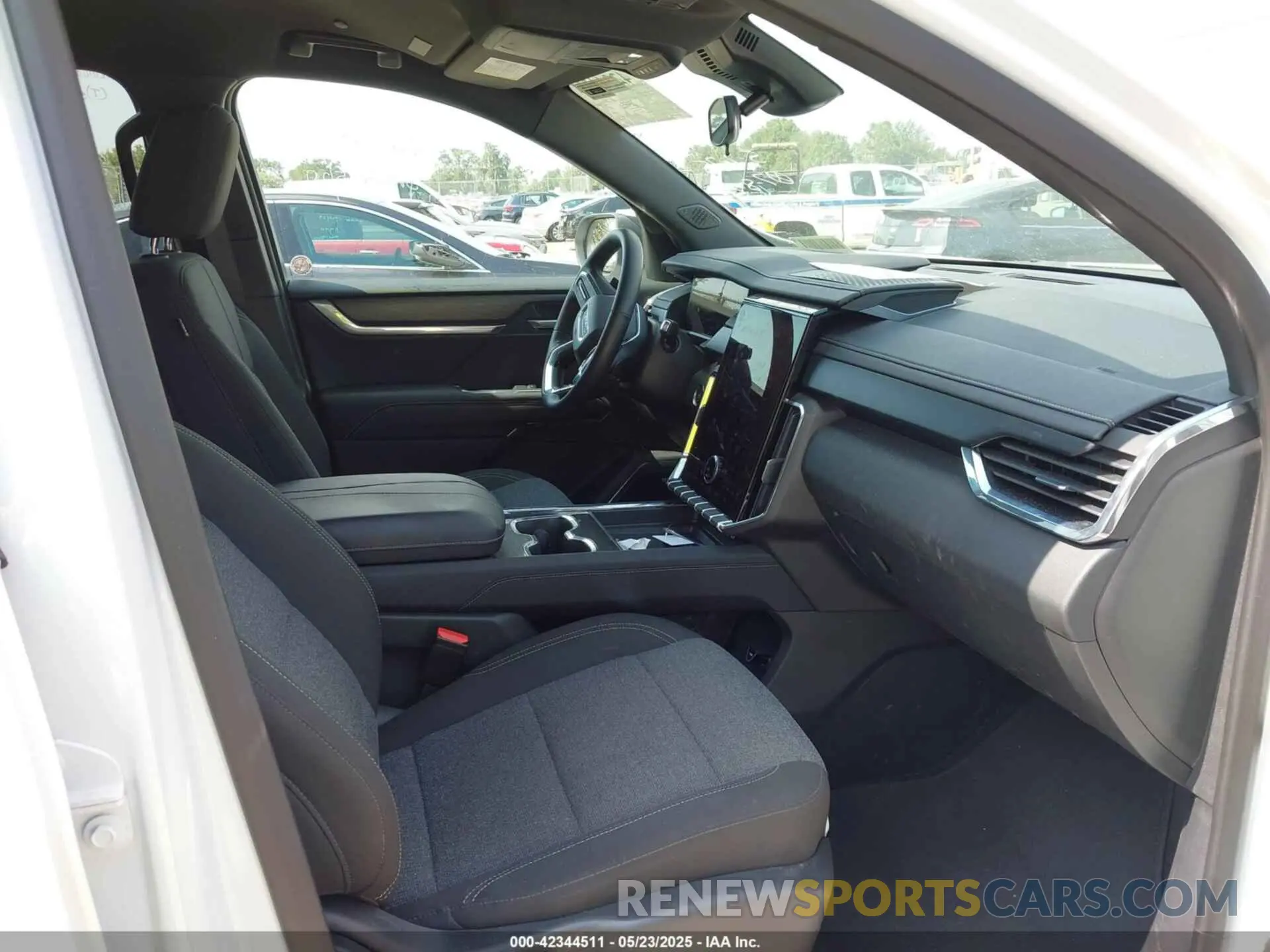 5 fotografías del automóvil dañado 1GKENKRS2SJ161183 GMC ACADIA 2025