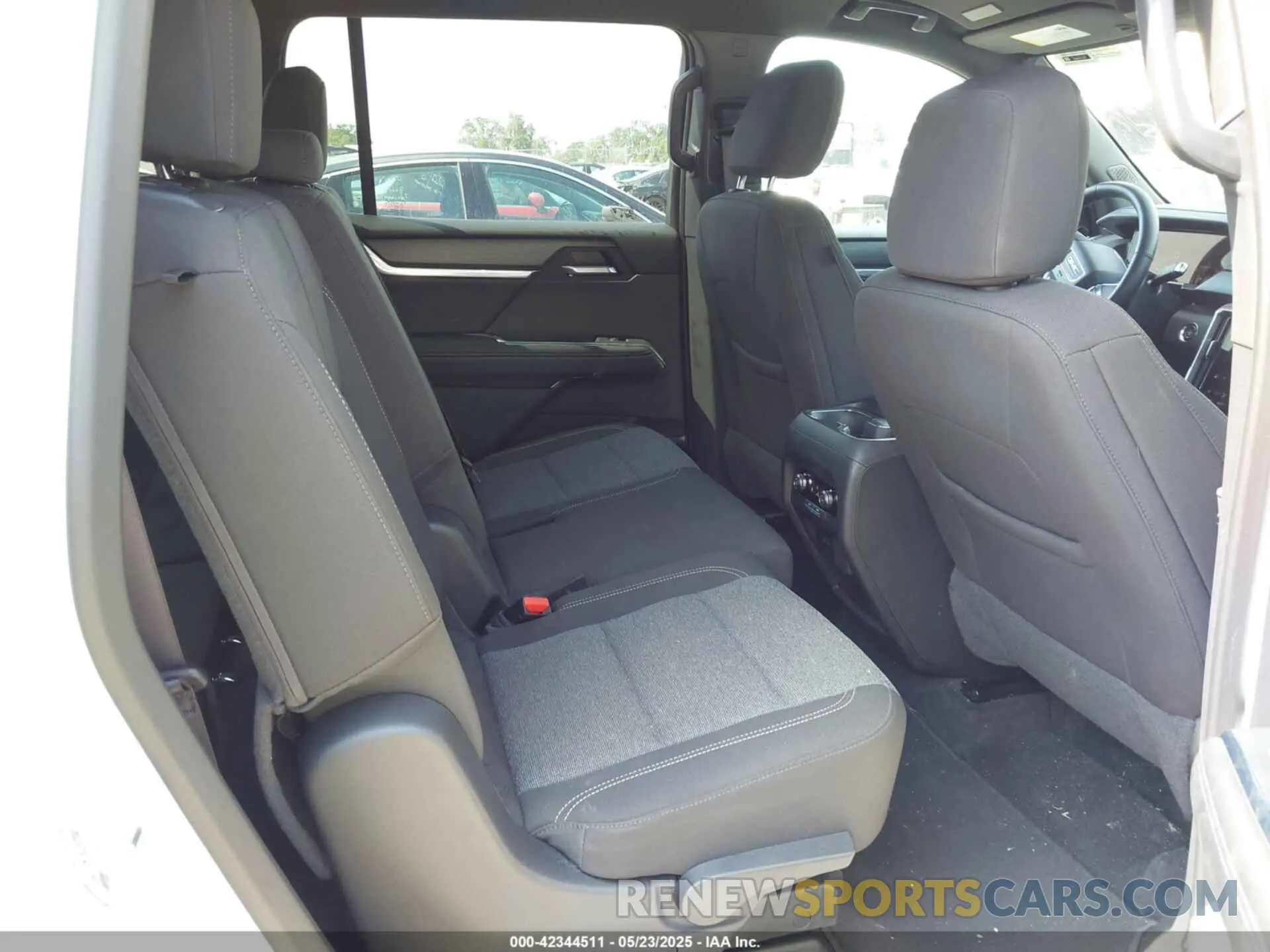 8 fotografías del automóvil dañado 1GKENKRS2SJ161183 GMC ACADIA 2025
