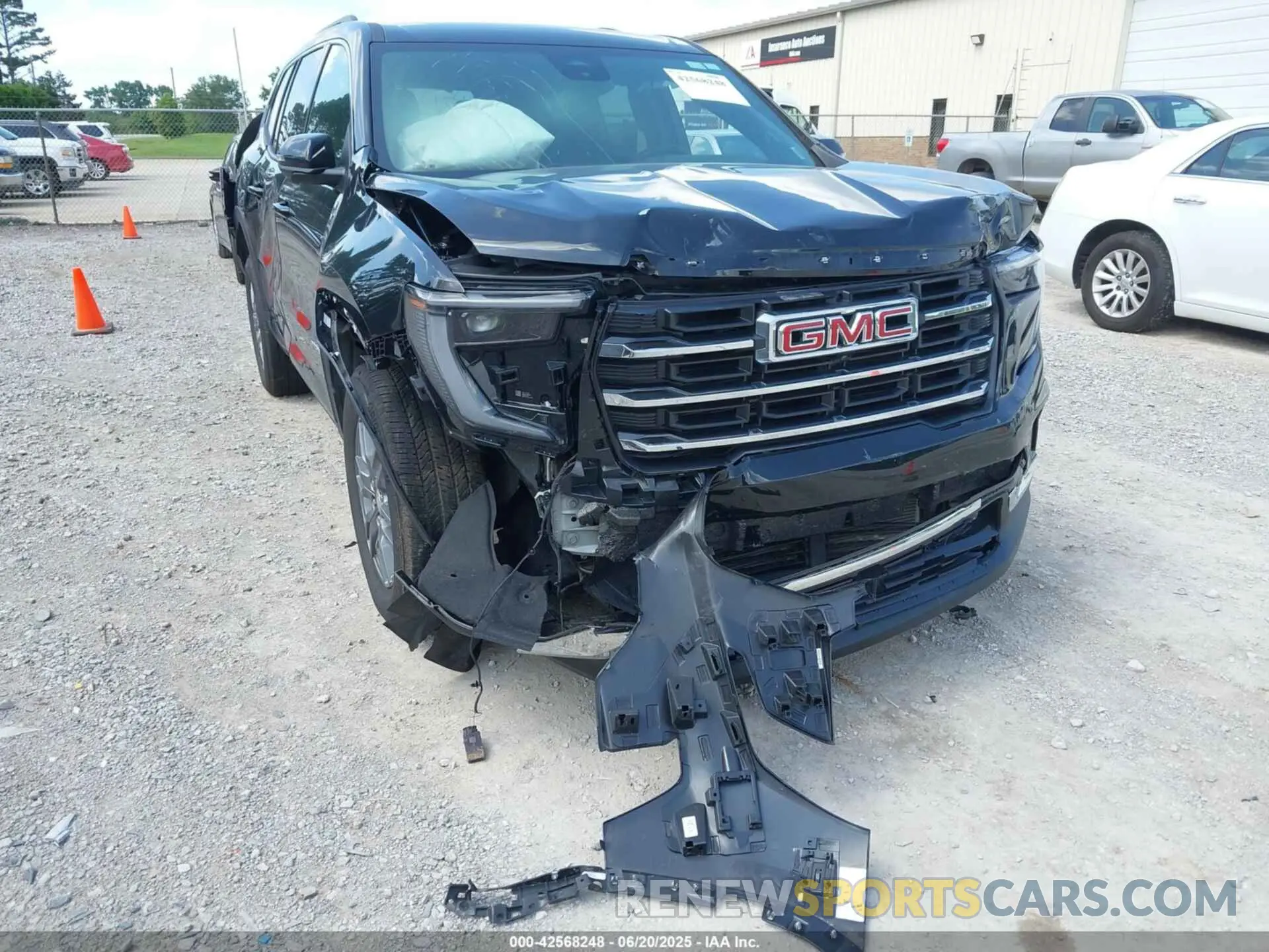 6 fotografías del automóvil dañado 1GKENKRS4SJ155580 GMC ACADIA 2025