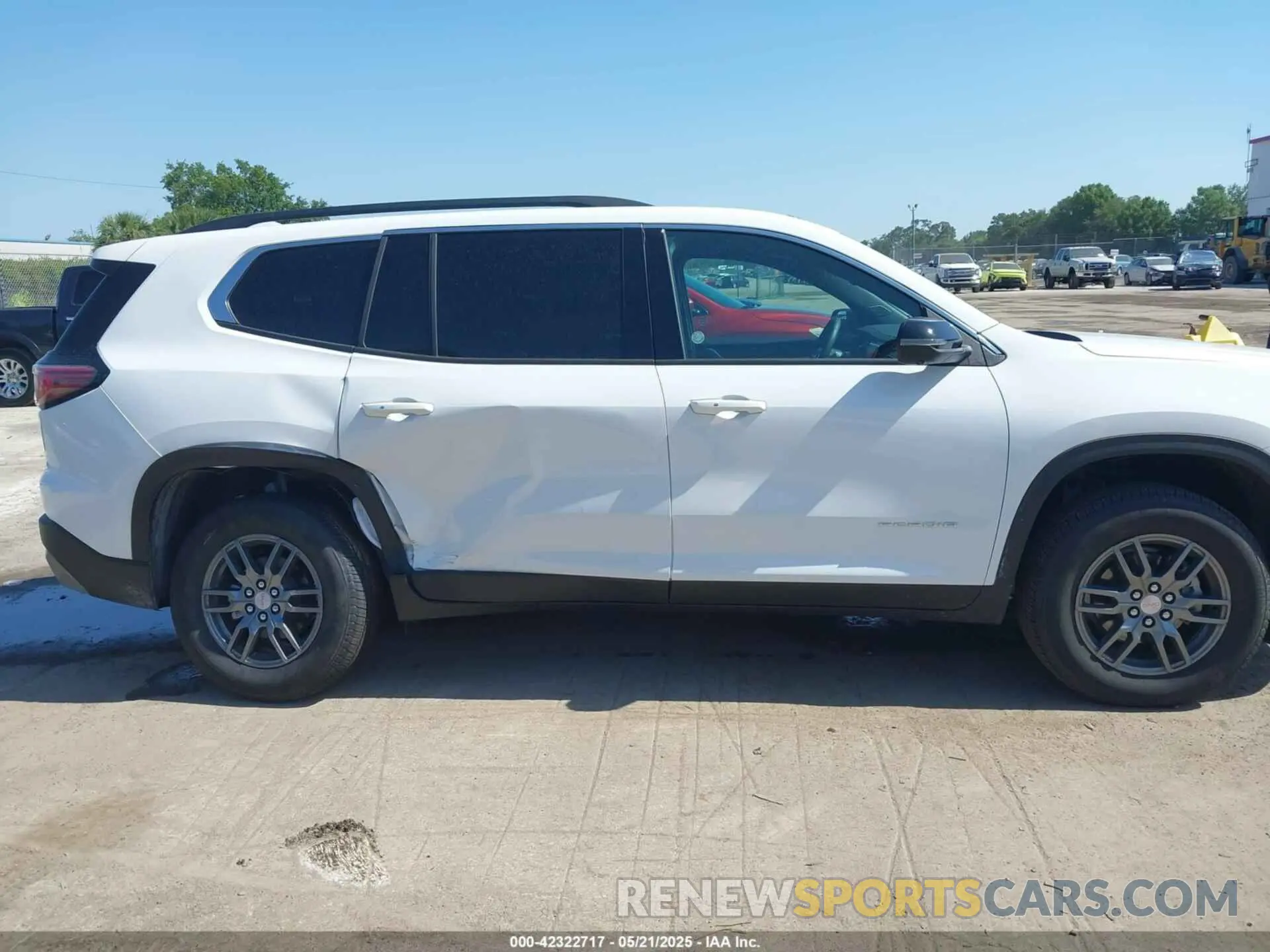 13 fotografías del automóvil dañado 1GKENKRS5SJ155605 GMC ACADIA 2025